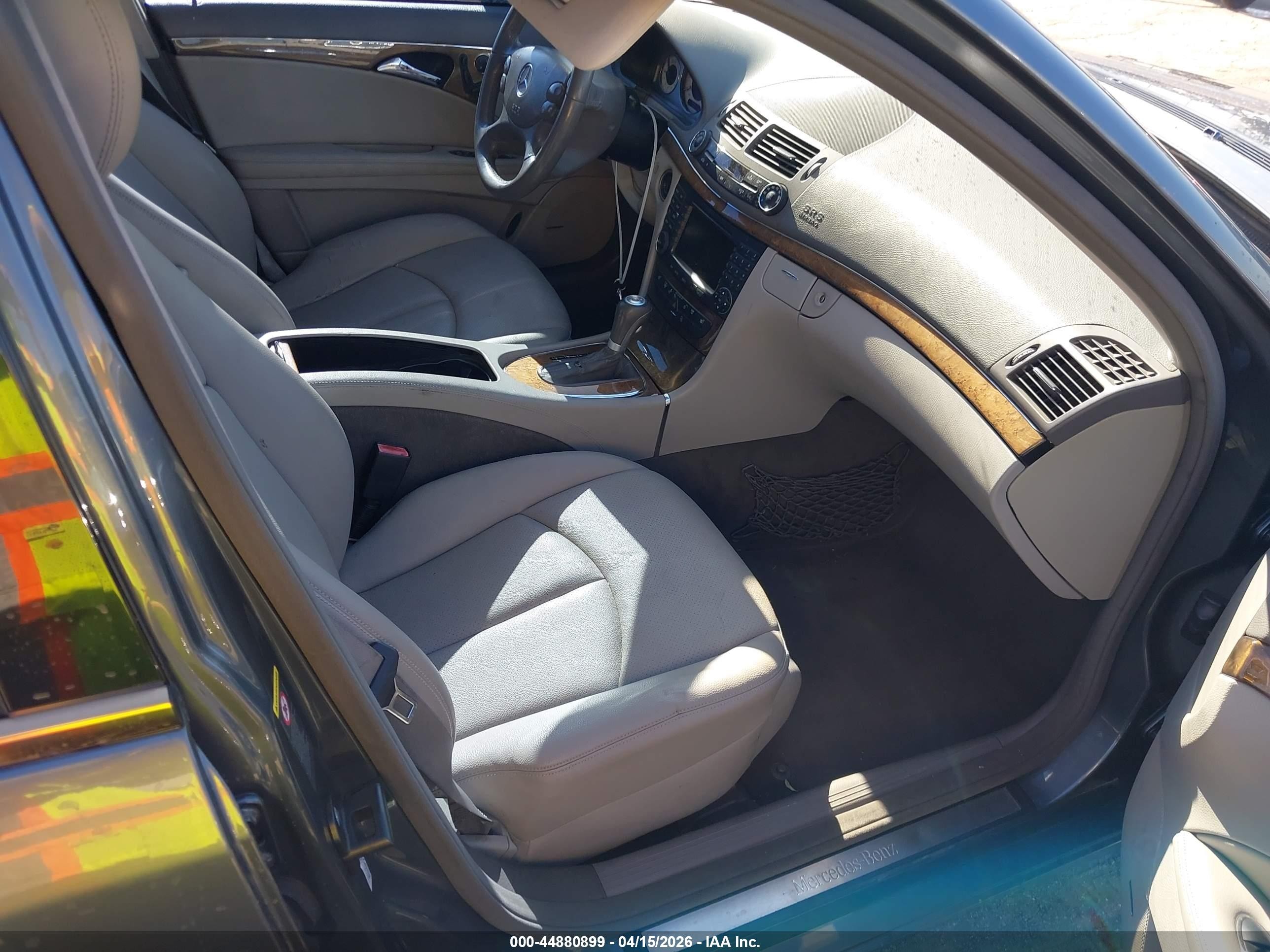 2008 Mercedes-benz E 350   Blue vin: WDBUF56X58B314369