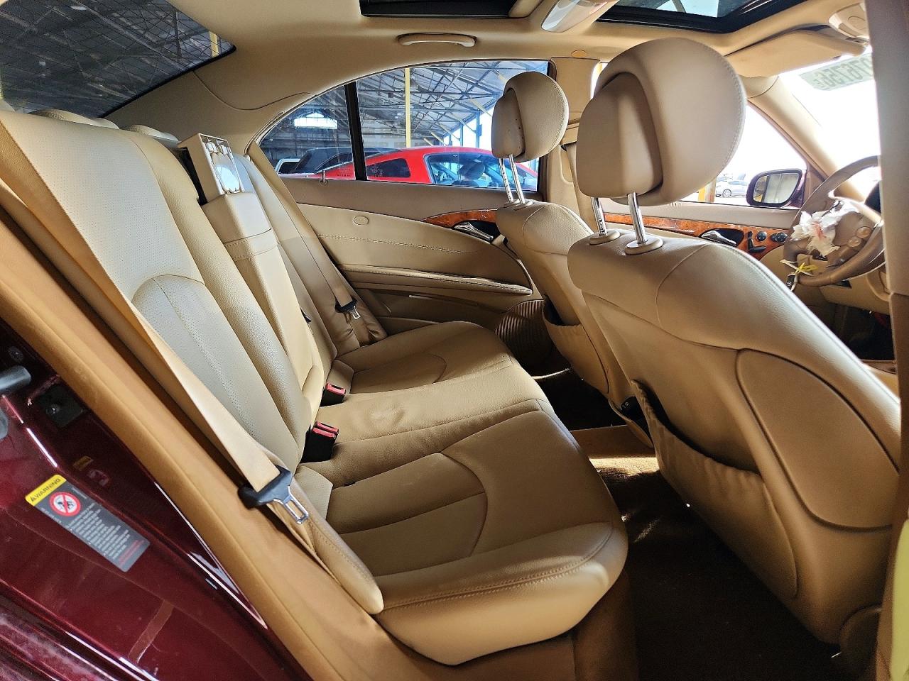 2009 Mercedes-benz E 350 Red vin: WDBUF56X59B369731