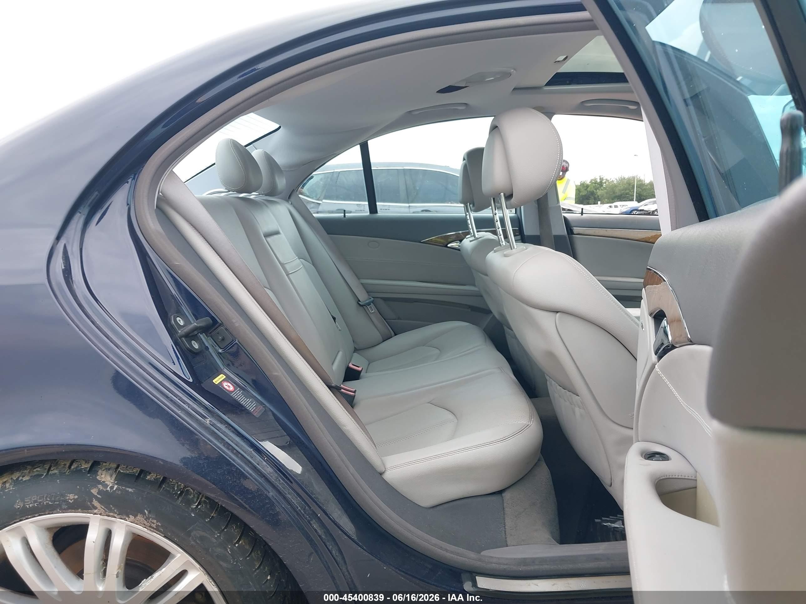 2007 Mercedes-benz E 350   Blue vin: WDBUF56X67B079415