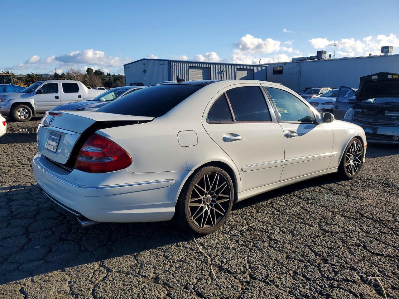 2008 Mercedes-benz E 350 White vin: WDBUF56X68B353097
