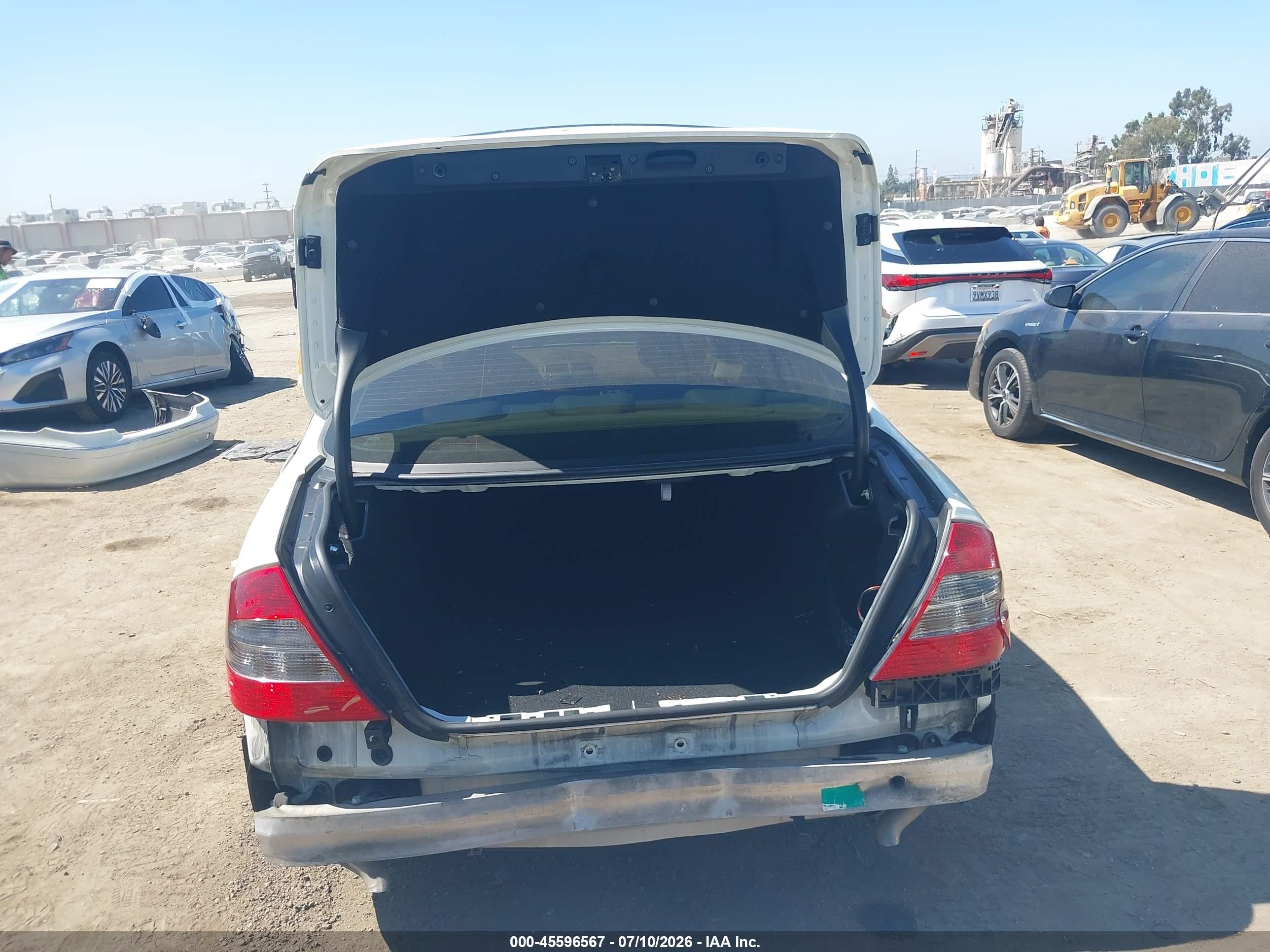 2007 Mercedes-benz E 350   White vin: WDBUF56X97B095818