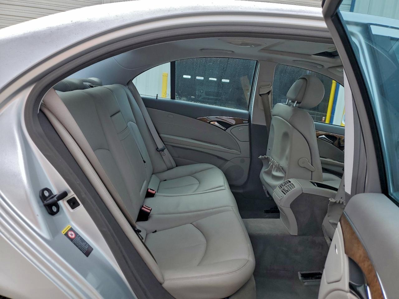 2009 Mercedes-benz E 350 Silver vin: WDBUF56X99B386032