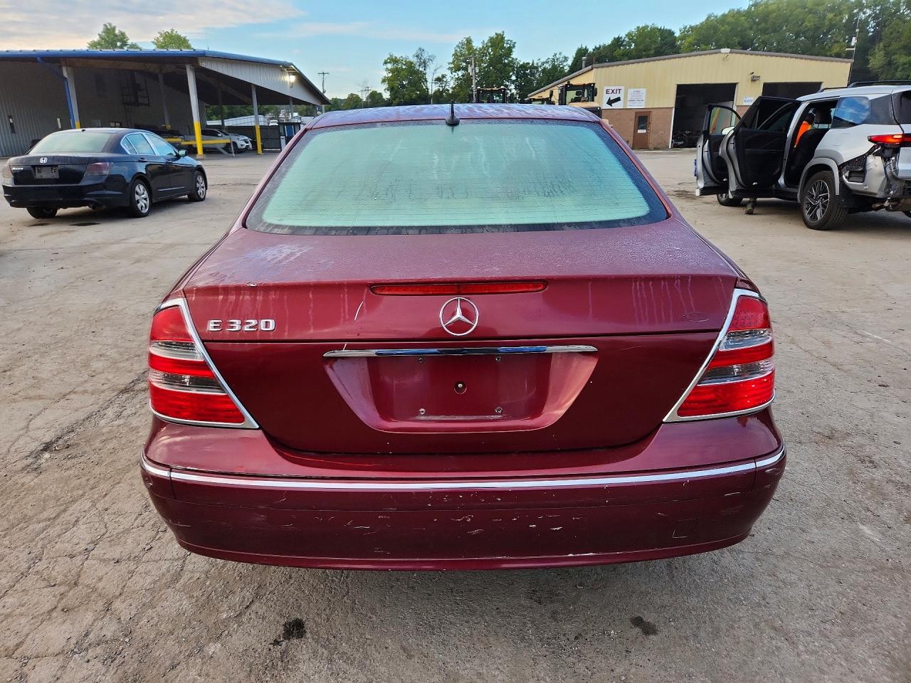 2003 Mercedes-benz E 320 Burgundy vin: WDBUF65J03A130698