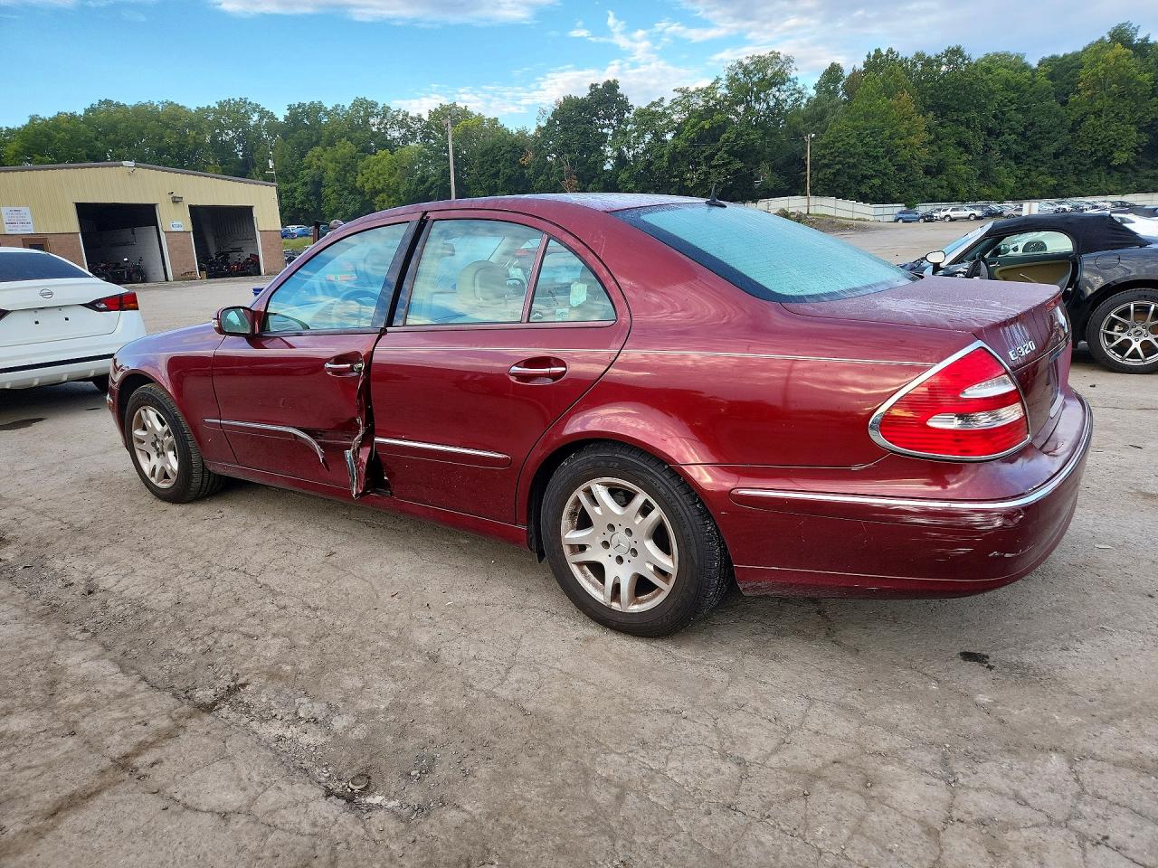 2003 Mercedes-benz E 320 Burgundy vin: WDBUF65J03A130698