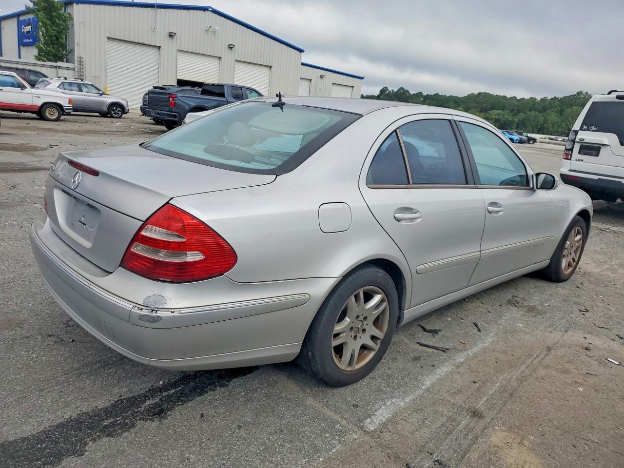 2004 Mercedes-benz E 320 Silver vin: WDBUF65J04A408095
