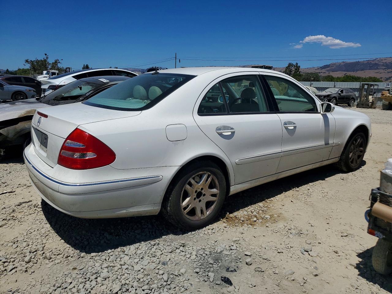 2004 Mercedes-benz E 320 White vin: WDBUF65J14A509047