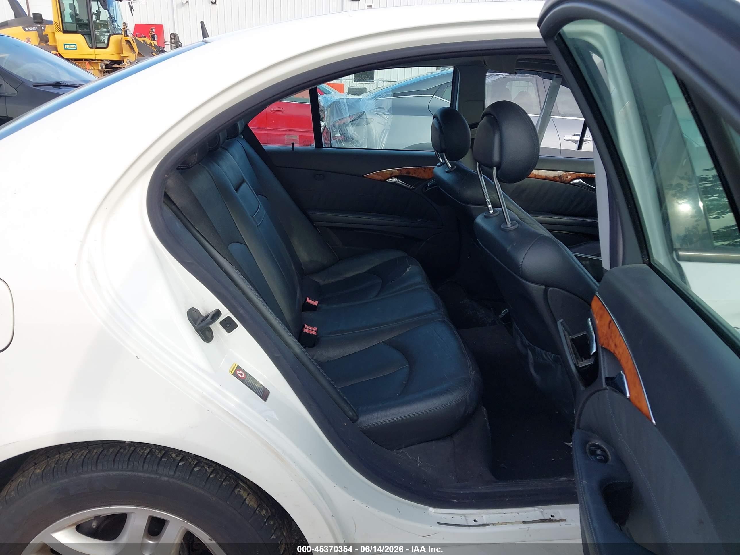 2003 Mercedes-benz E 320   Белый vin: WDBUF65J53A154348