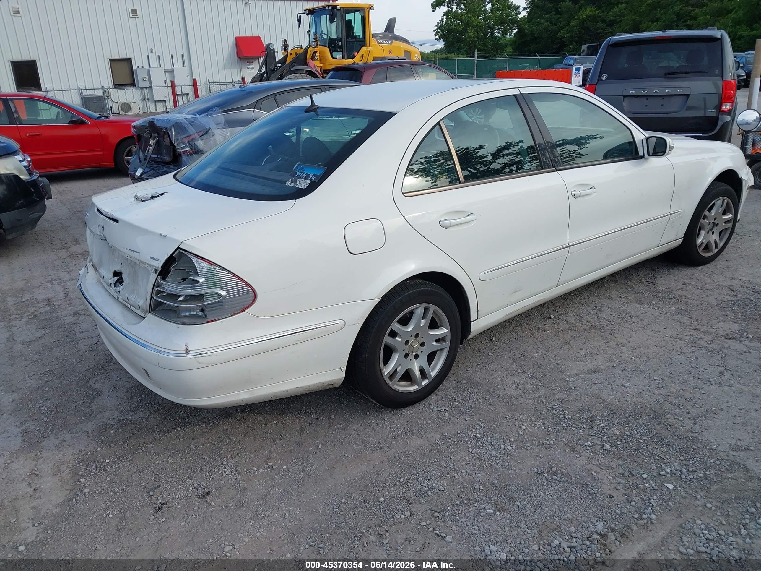 2003 Mercedes-benz E 320   Белый vin: WDBUF65J53A154348