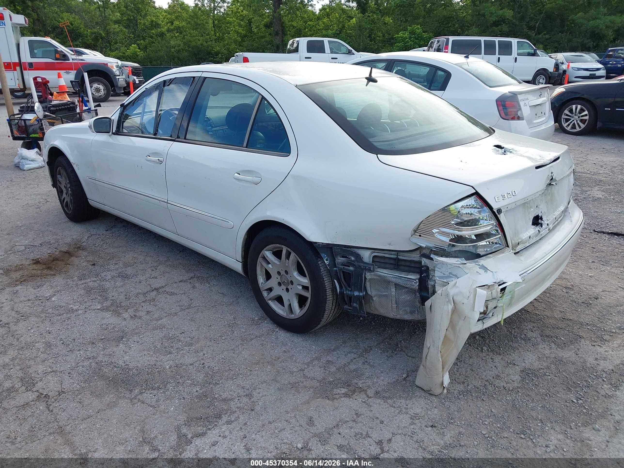 2003 Mercedes-benz E 320   Белый vin: WDBUF65J53A154348