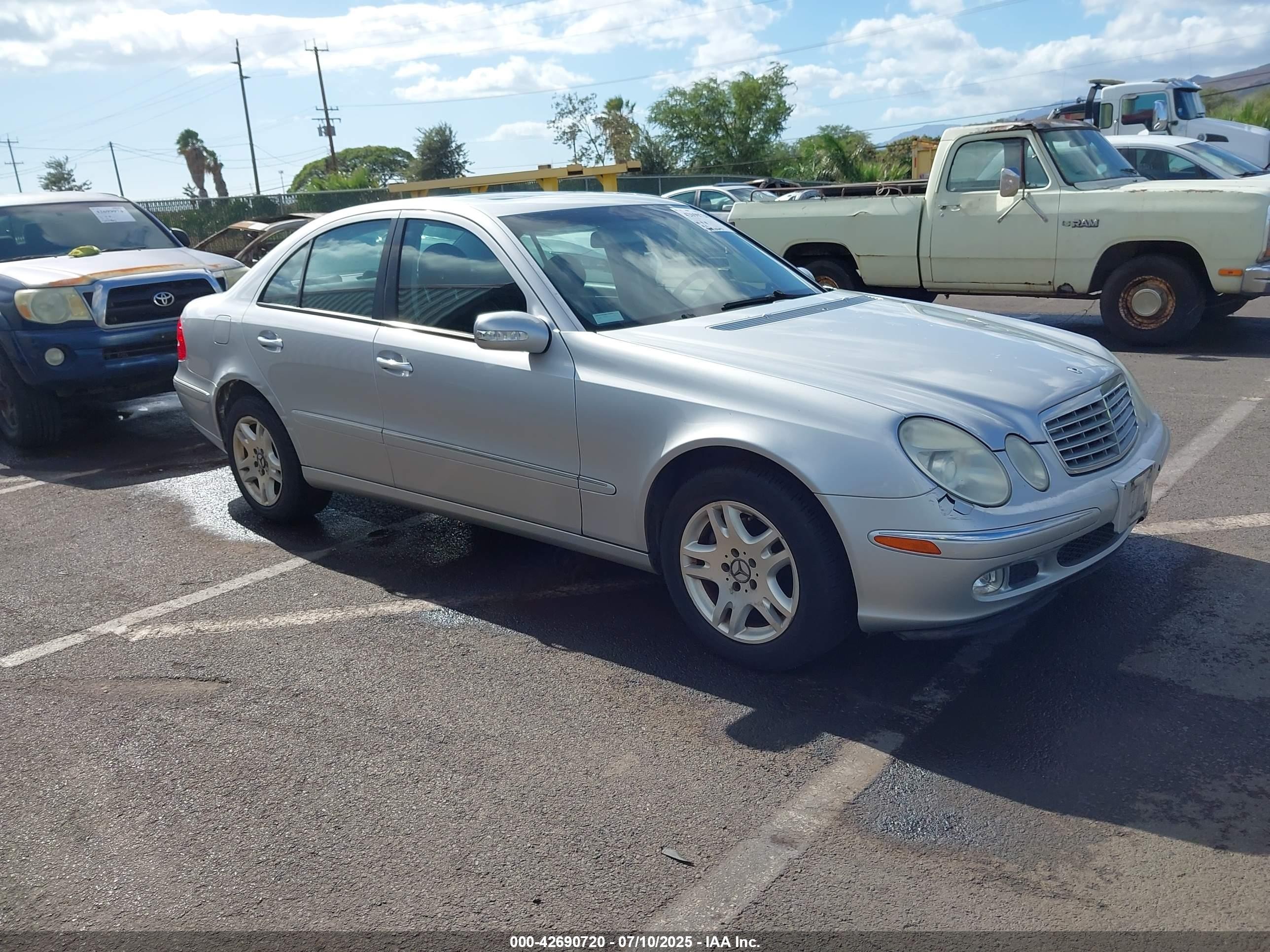2003 Mercedes-benz E 320   White vin: WDBUF65J53A187902