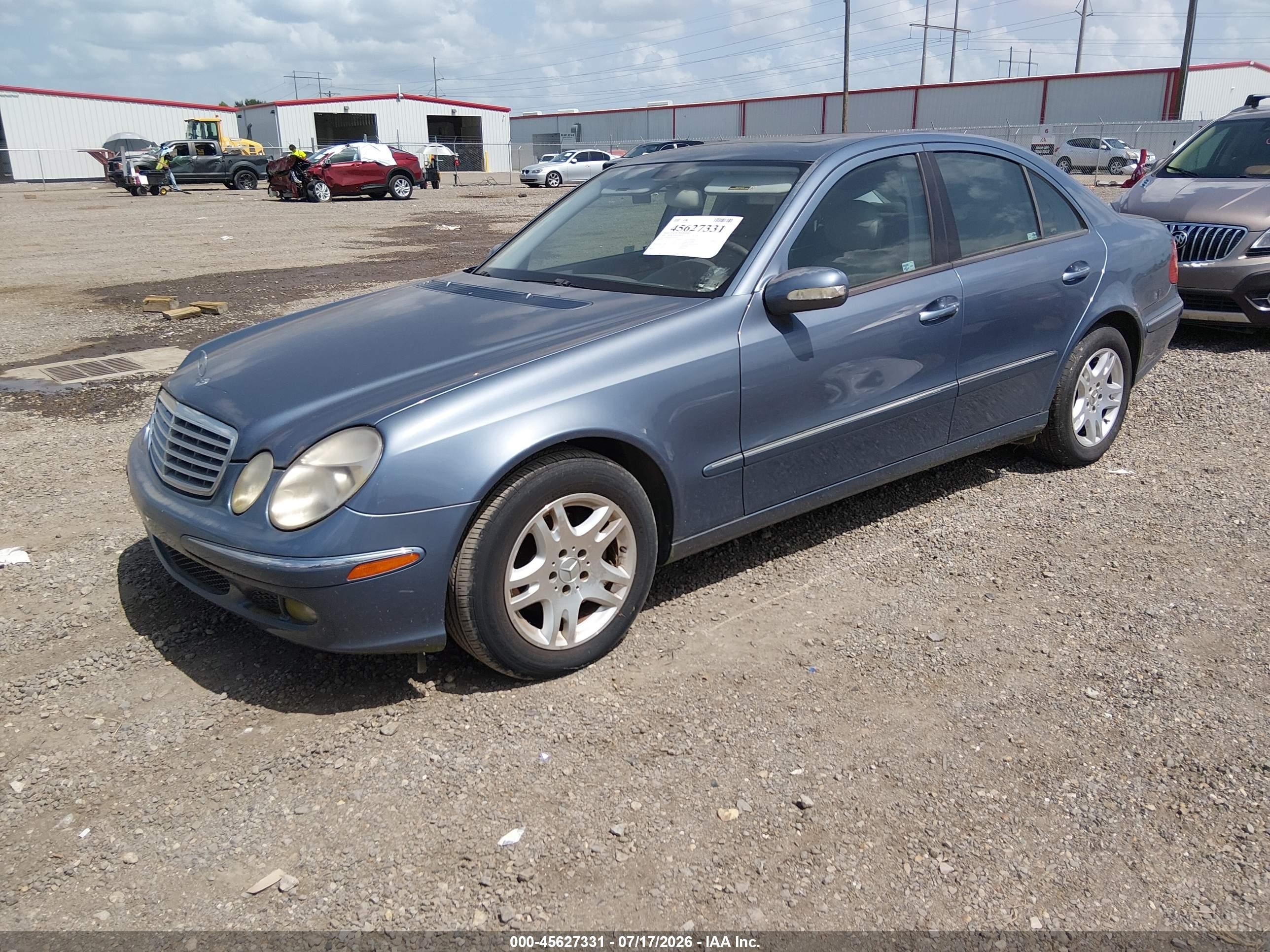 2005 Mercedes-benz E 320   Blue vin: WDBUF65J55A710550