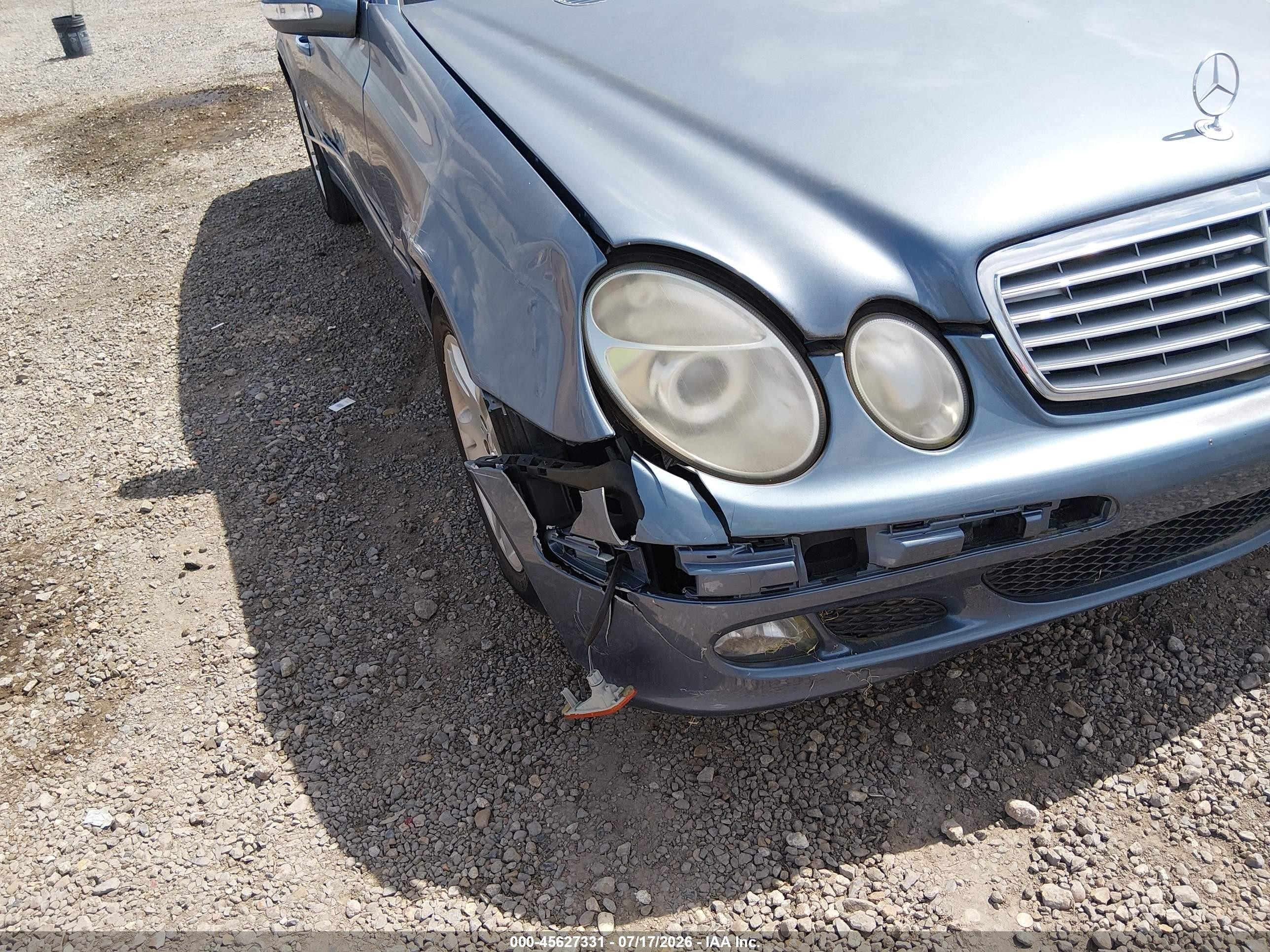 2005 Mercedes-benz E 320   Blue vin: WDBUF65J55A710550