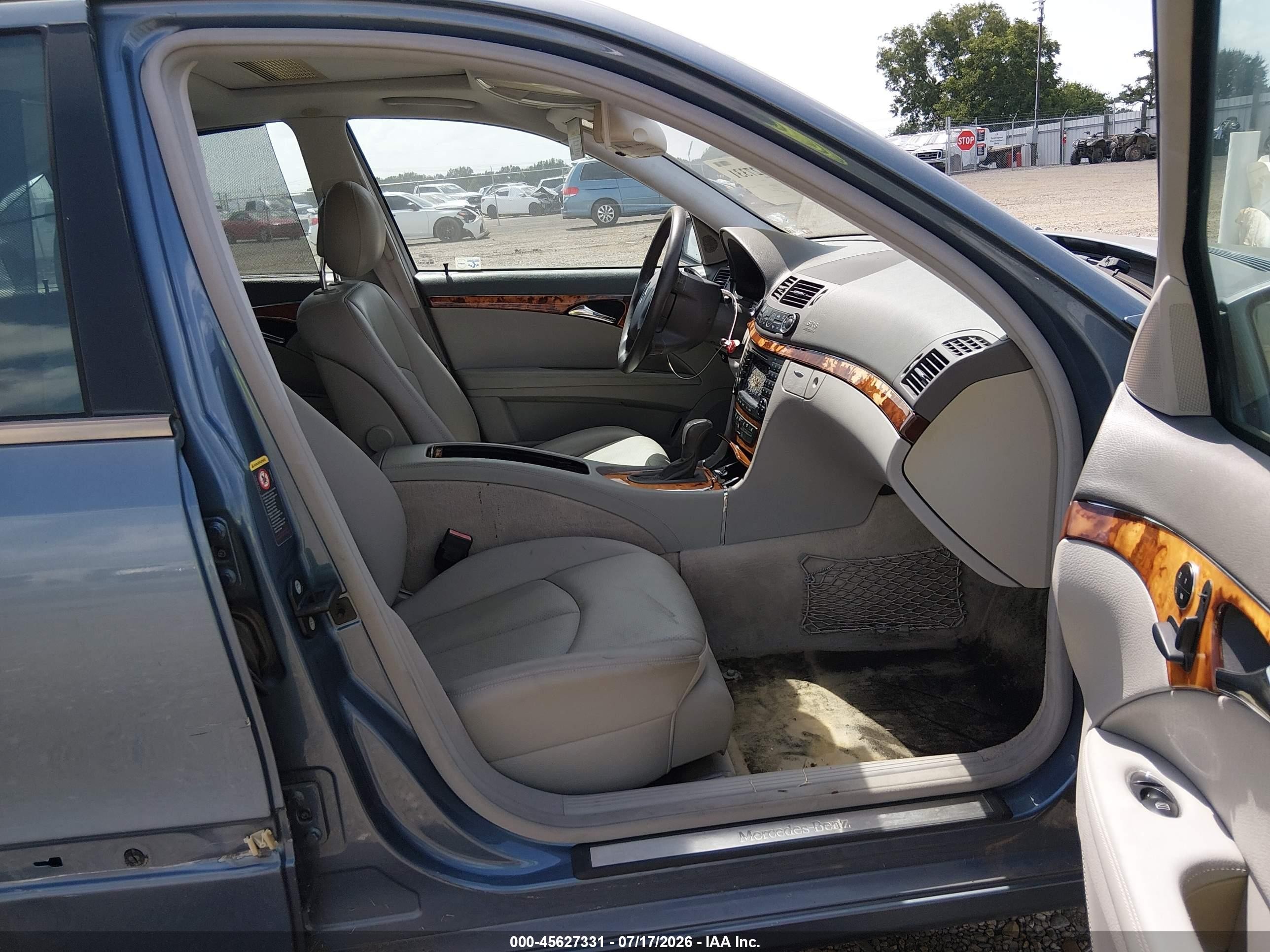 2005 Mercedes-benz E 320   Blue vin: WDBUF65J55A710550