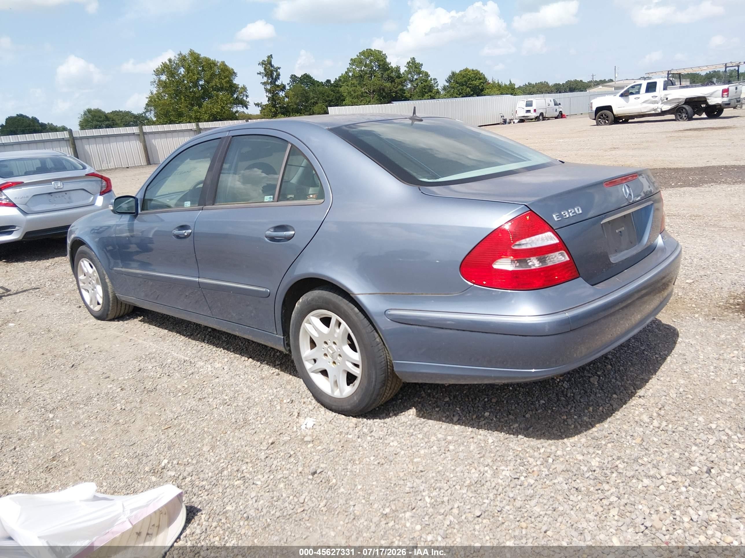2005 Mercedes-benz E 320   Blue vin: WDBUF65J55A710550