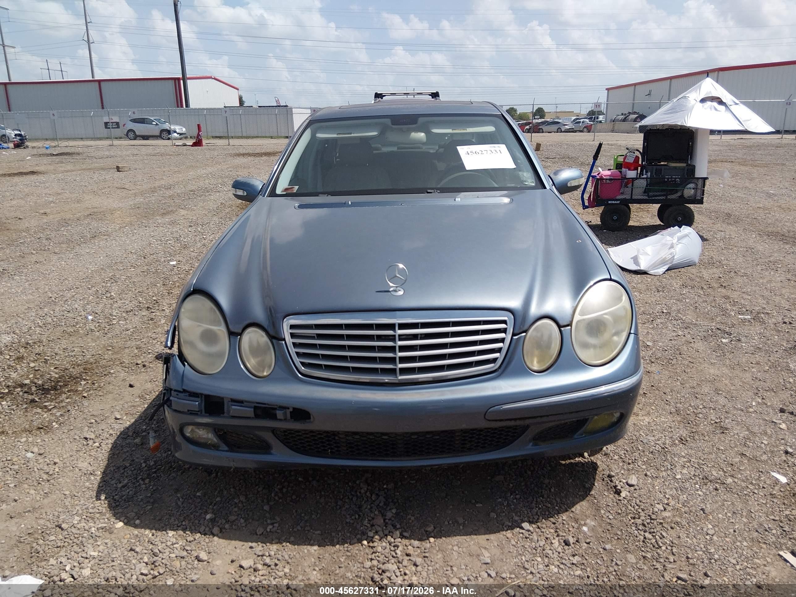 2005 Mercedes-benz E 320   Blue vin: WDBUF65J55A710550
