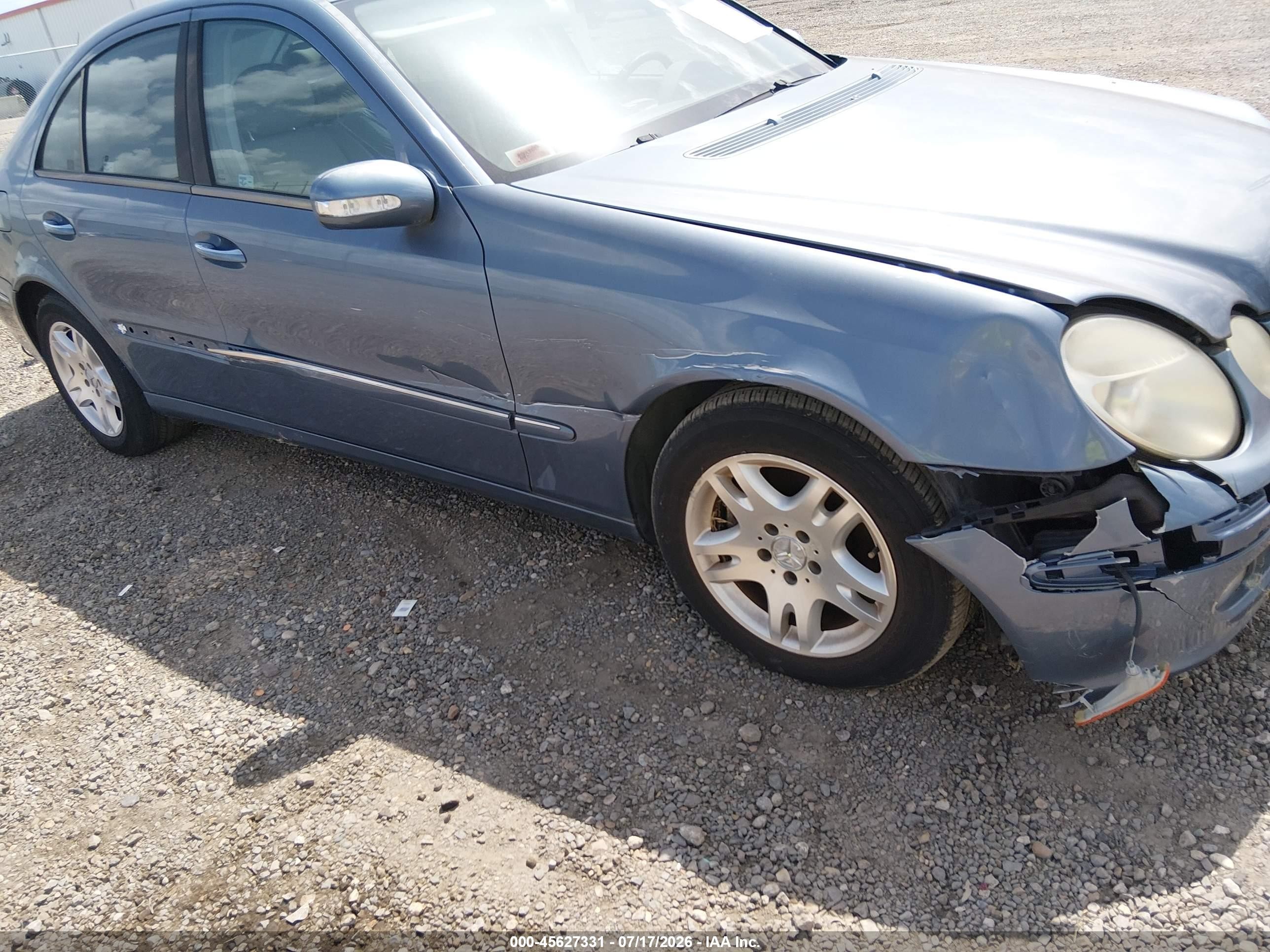 2005 Mercedes-benz E 320   Blue vin: WDBUF65J55A710550