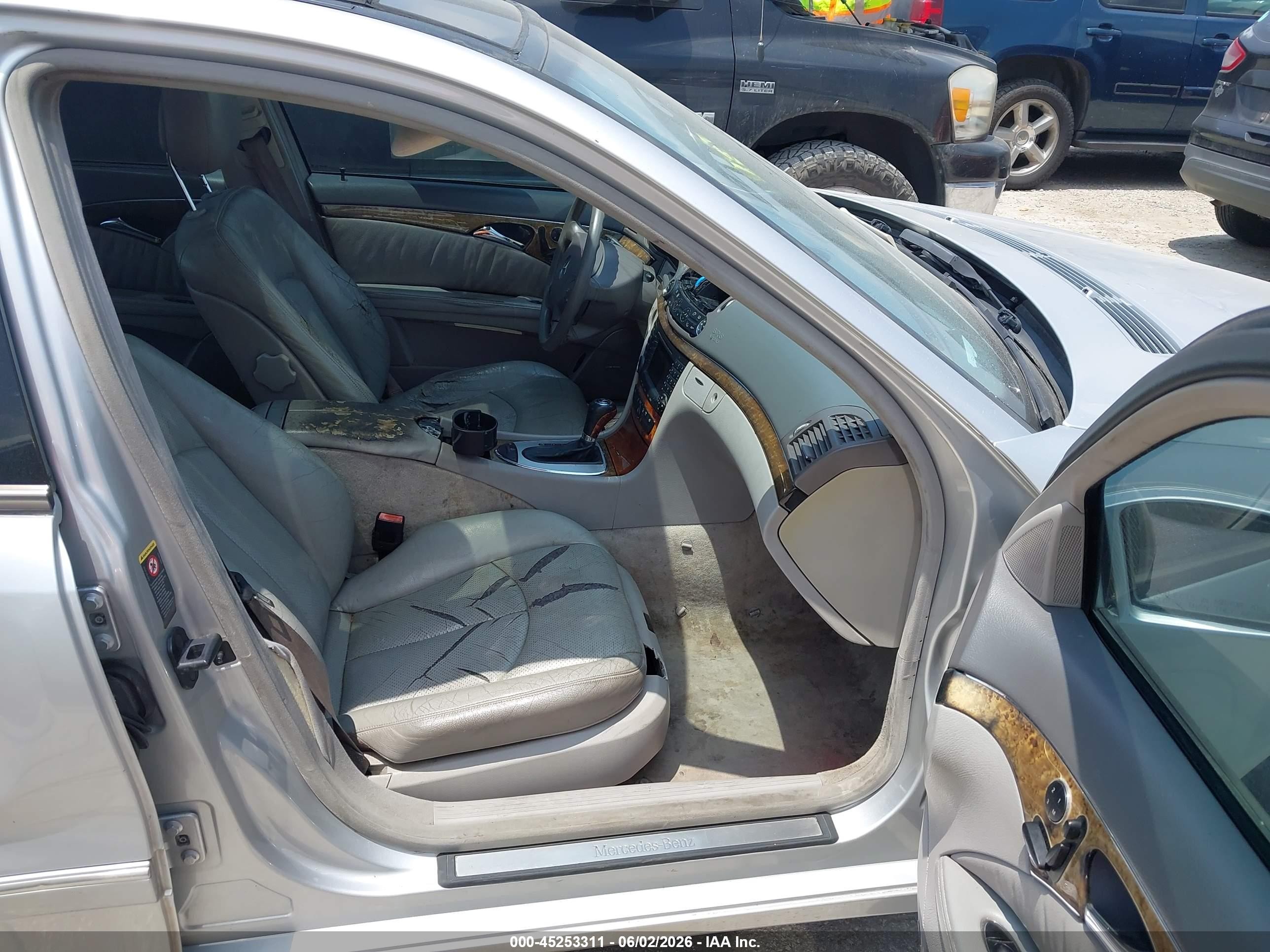 2004 Mercedes-benz E 320   Серебряный vin: WDBUF65J74X112875