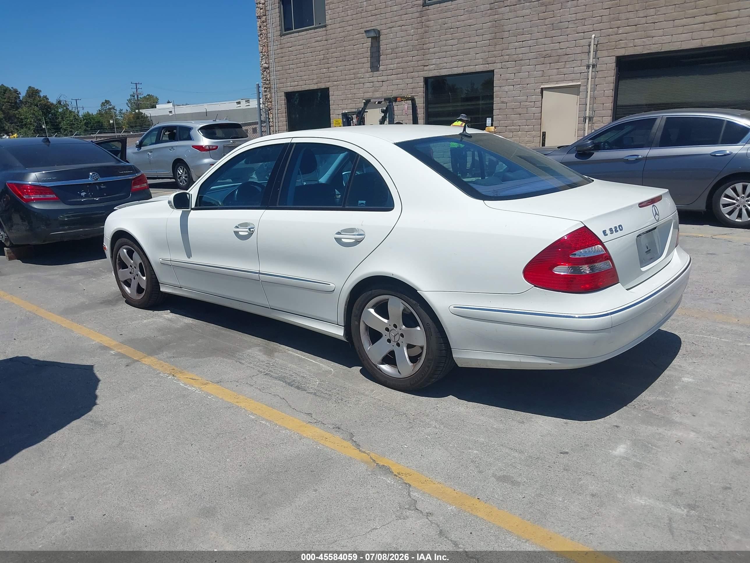 2005 Mercedes-benz E 320   White vin: WDBUF65J75A704149
