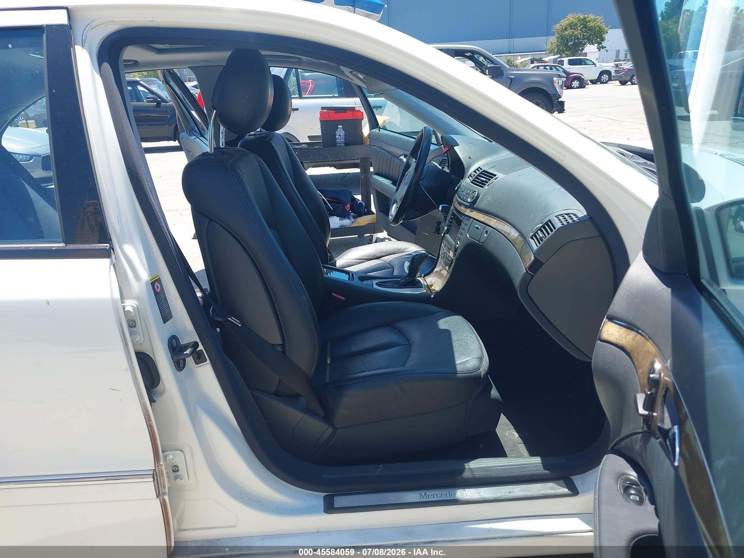 2005 Mercedes-benz E 320   White vin: WDBUF65J75A704149