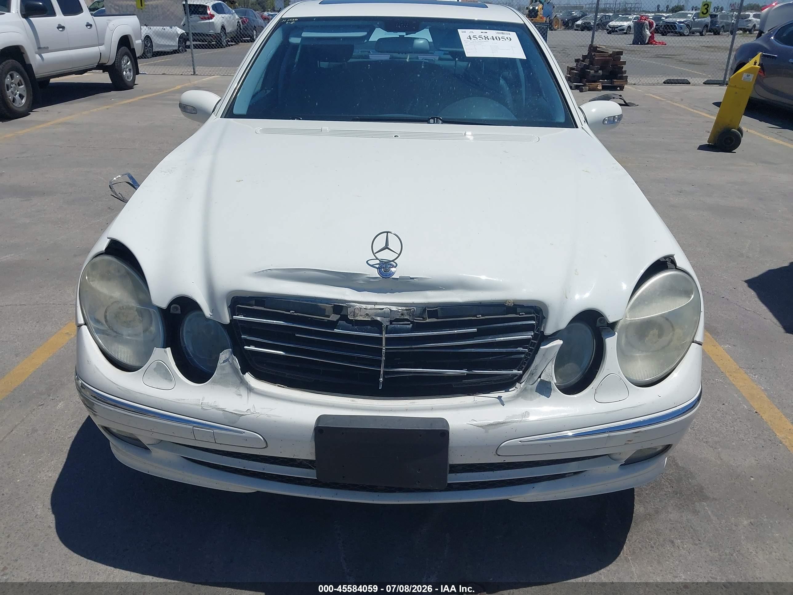 2005 Mercedes-benz E 320   White vin: WDBUF65J75A704149