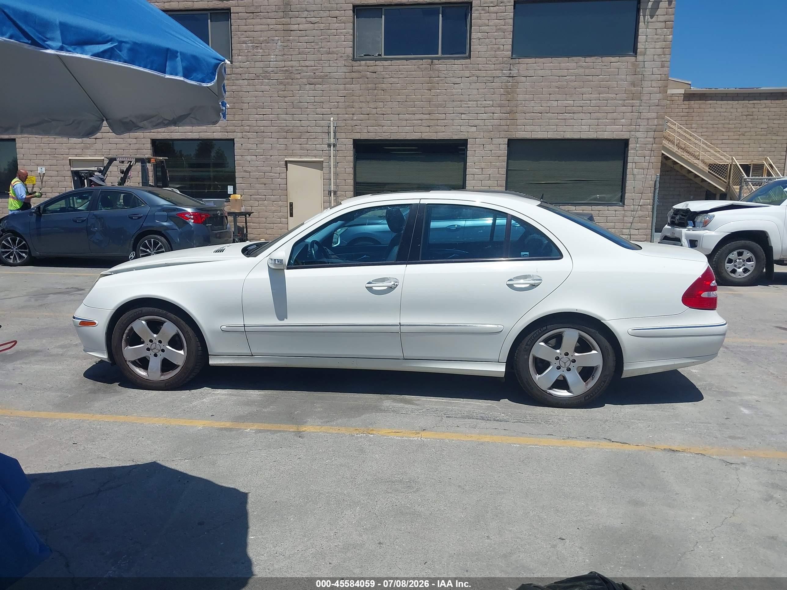 2005 Mercedes-benz E 320   White vin: WDBUF65J75A704149