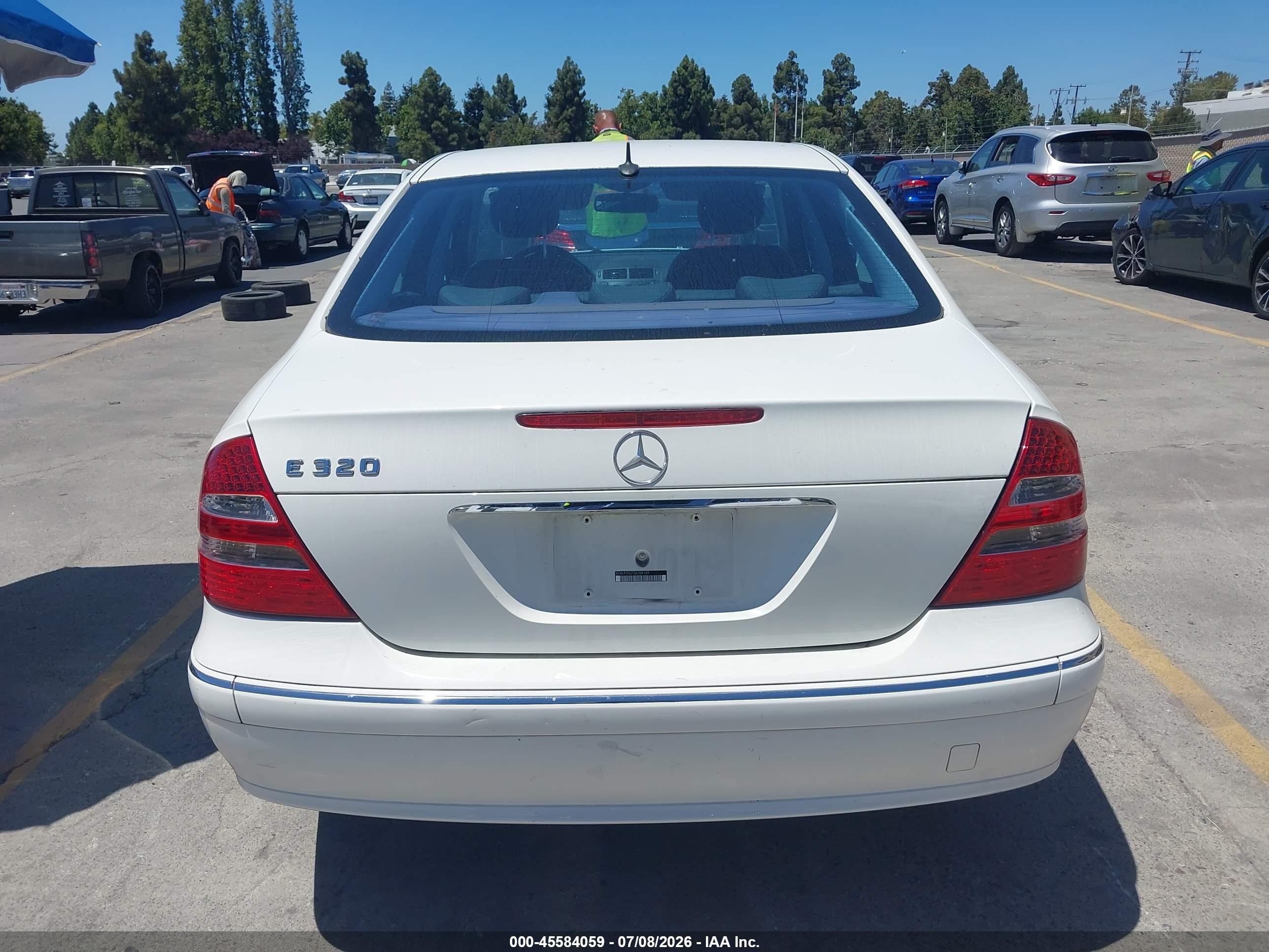 2005 Mercedes-benz E 320   White vin: WDBUF65J75A704149