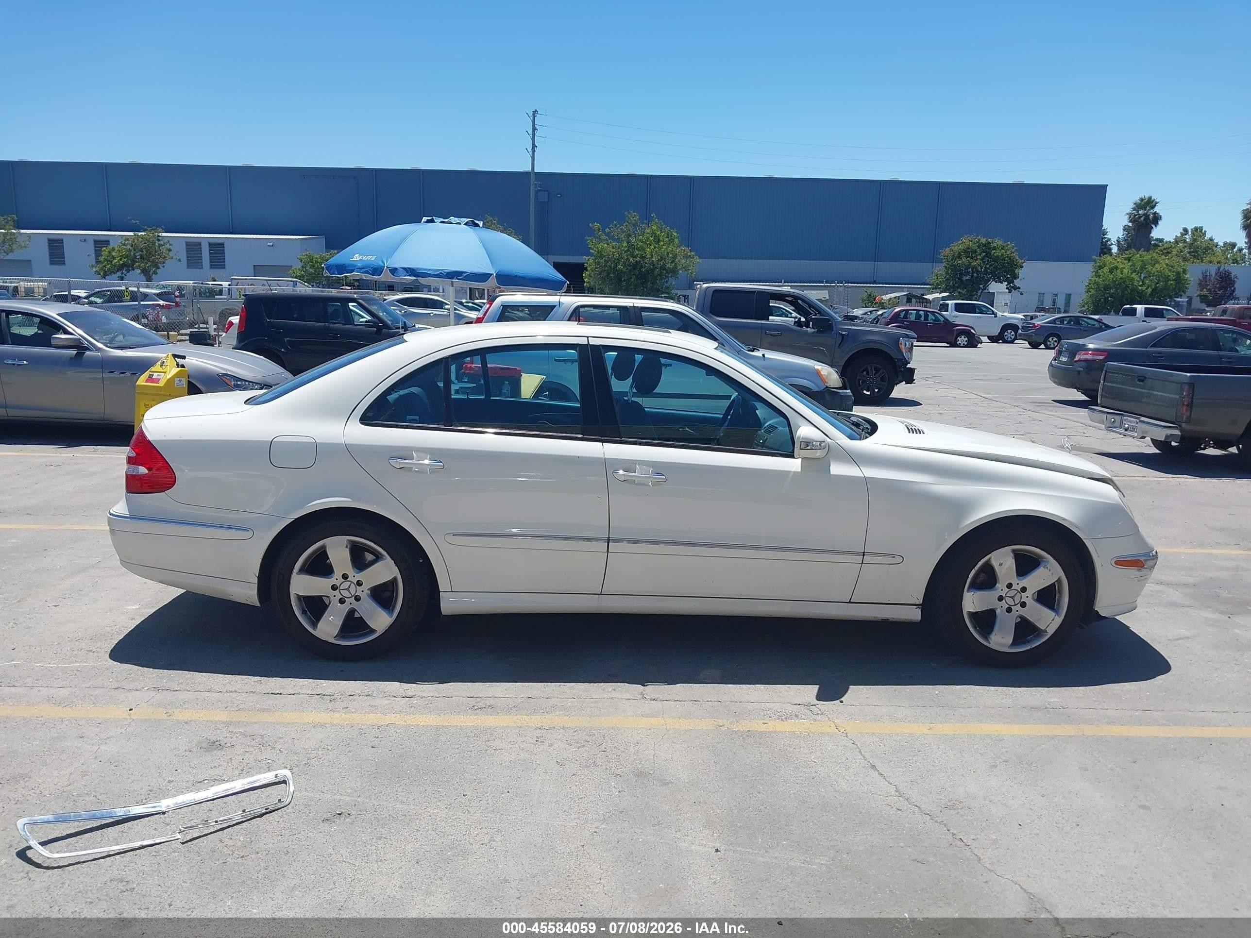 2005 Mercedes-benz E 320   White vin: WDBUF65J75A704149