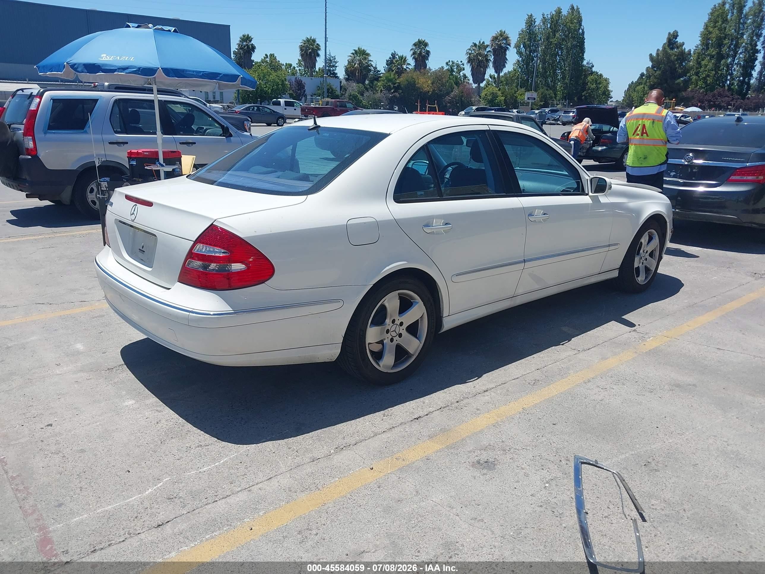 2005 Mercedes-benz E 320   White vin: WDBUF65J75A704149