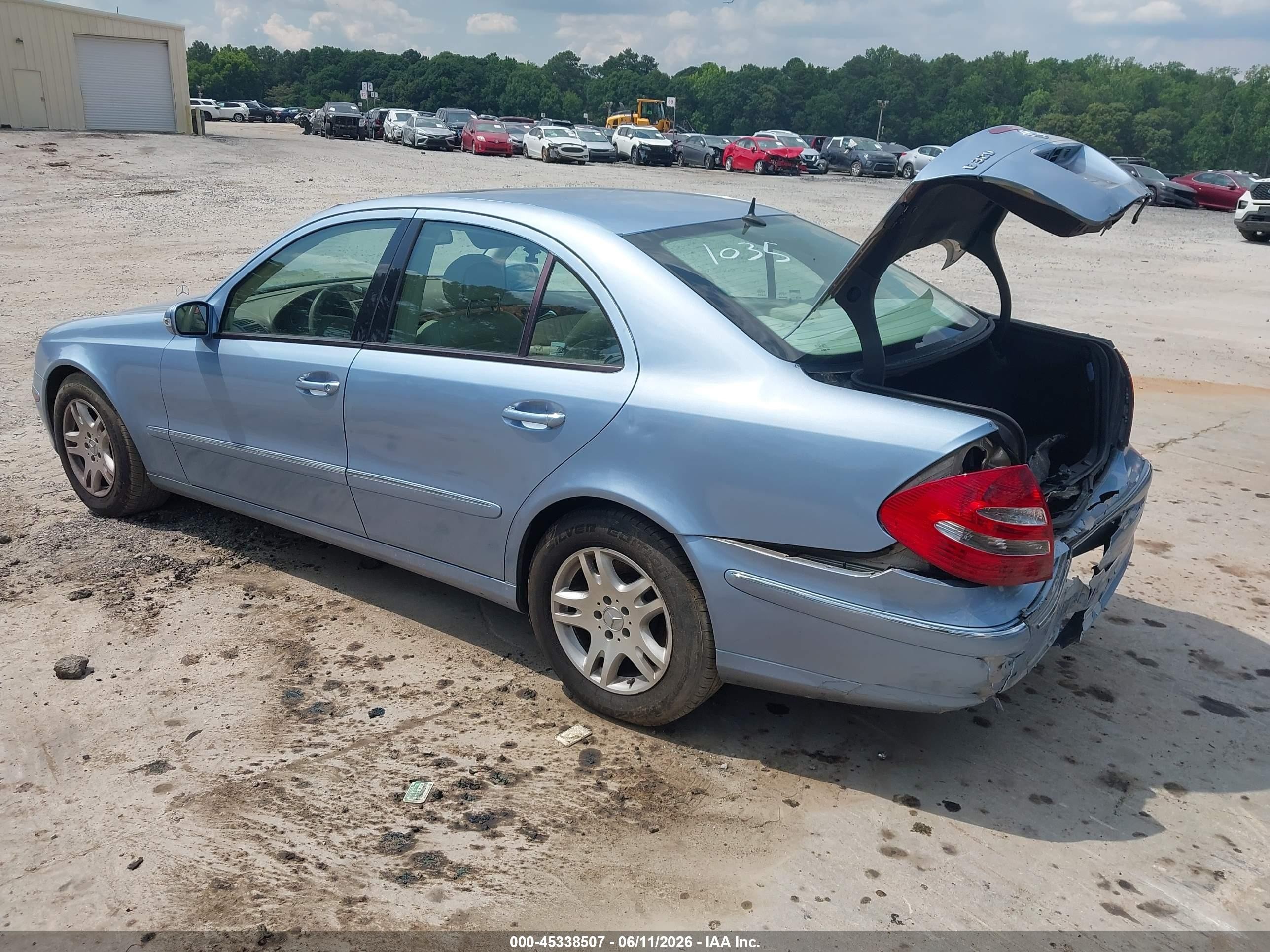 2003 Mercedes-benz E 320   Blue vin: WDBUF65J83A161035