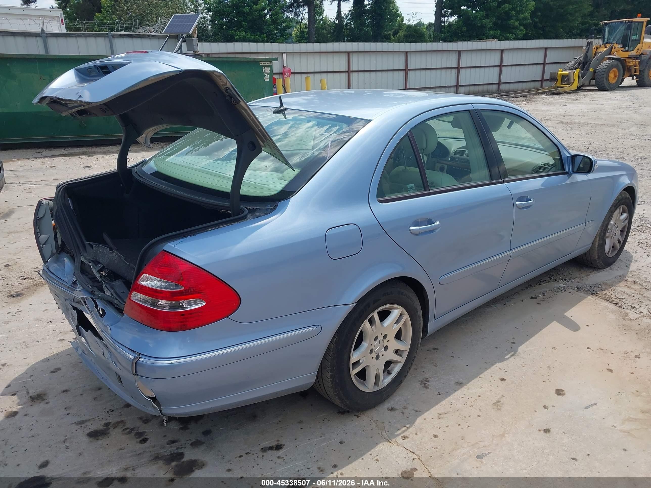 2003 Mercedes-benz E 320   Blue vin: WDBUF65J83A161035