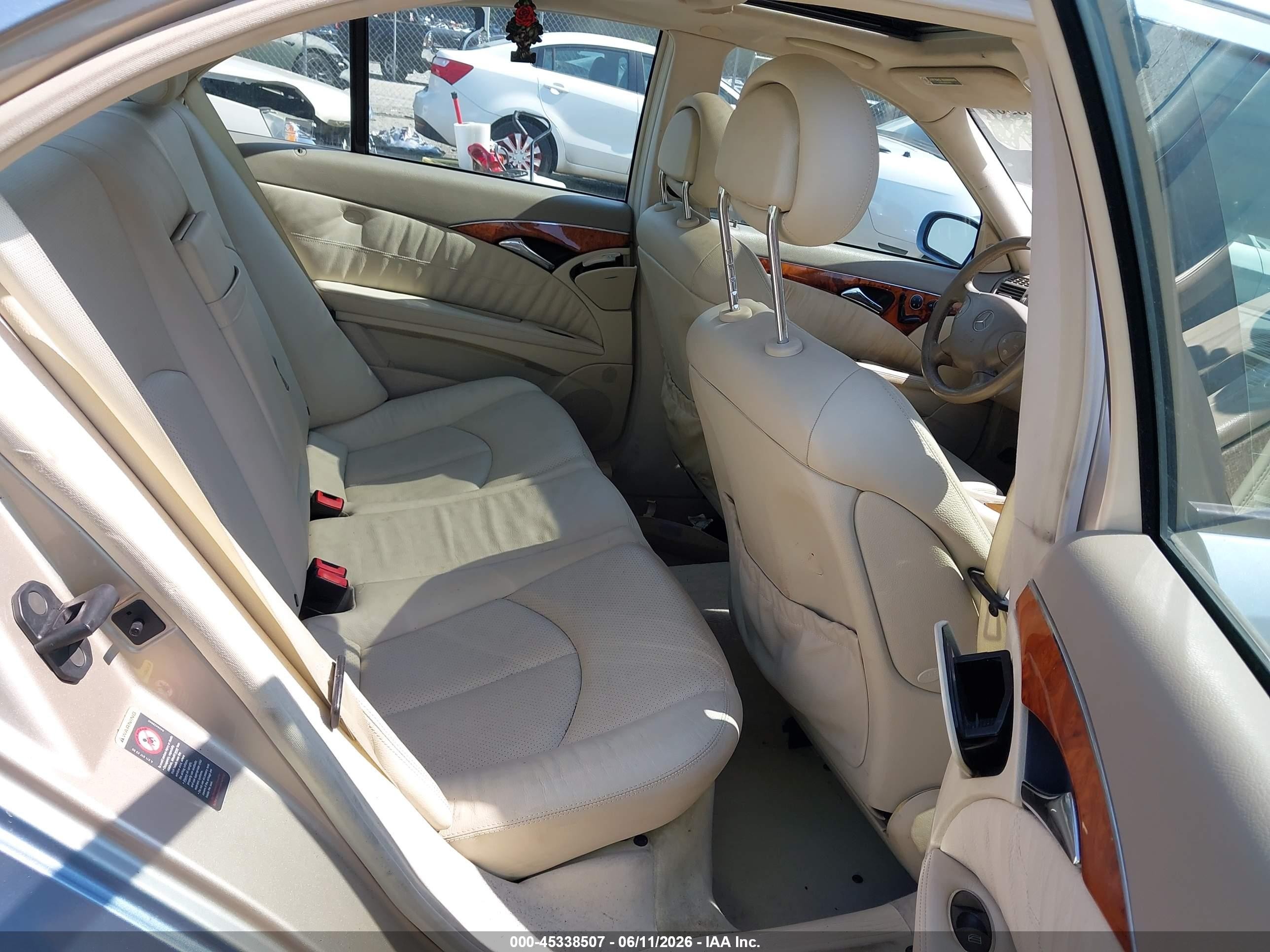 2003 Mercedes-benz E 320   Blue vin: WDBUF65J83A161035