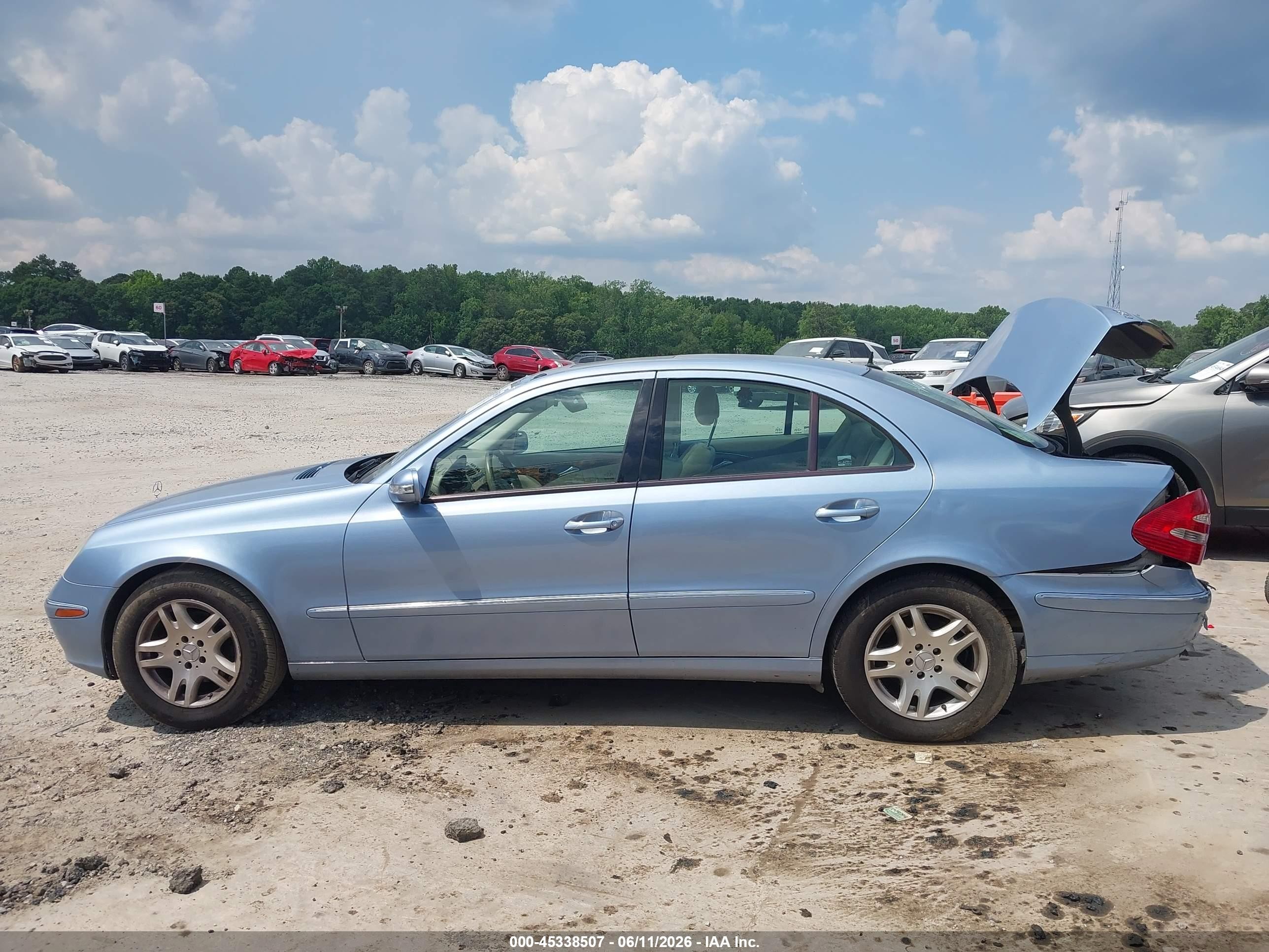 2003 Mercedes-benz E 320   Blue vin: WDBUF65J83A161035