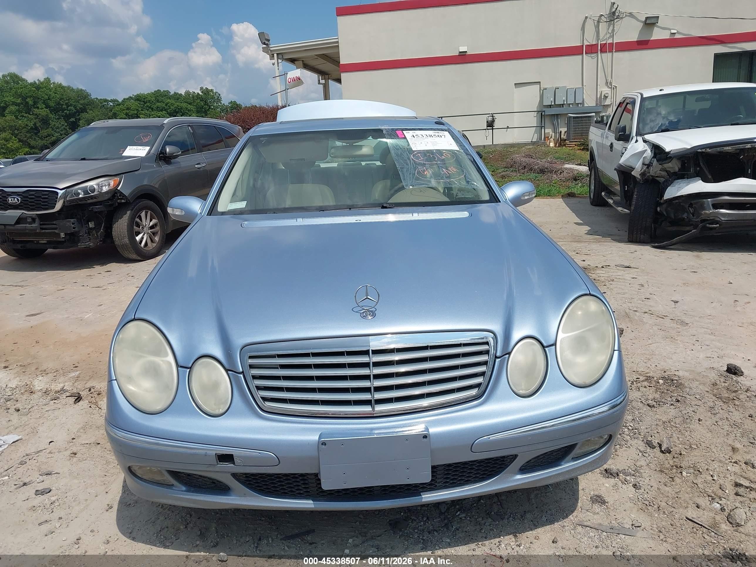 2003 Mercedes-benz E 320   Blue vin: WDBUF65J83A161035