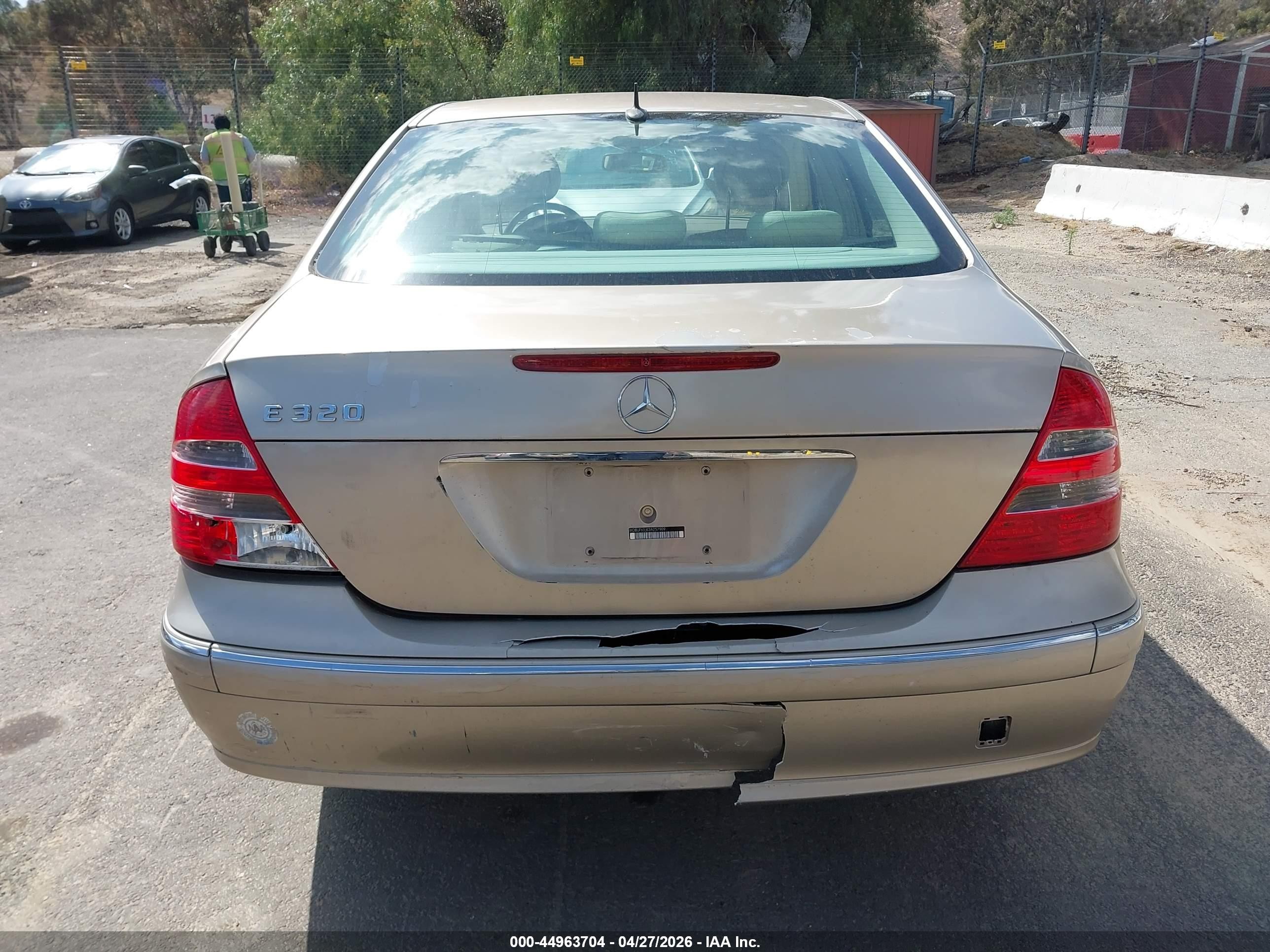 2003 Mercedes-benz E 320   Champagne vin: WDBUF65J83A257909