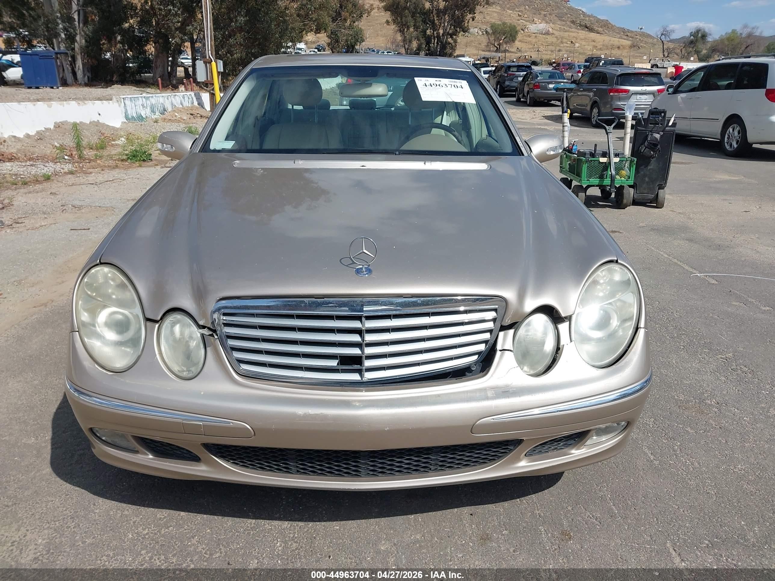 2003 Mercedes-benz E 320   Champagne vin: WDBUF65J83A257909