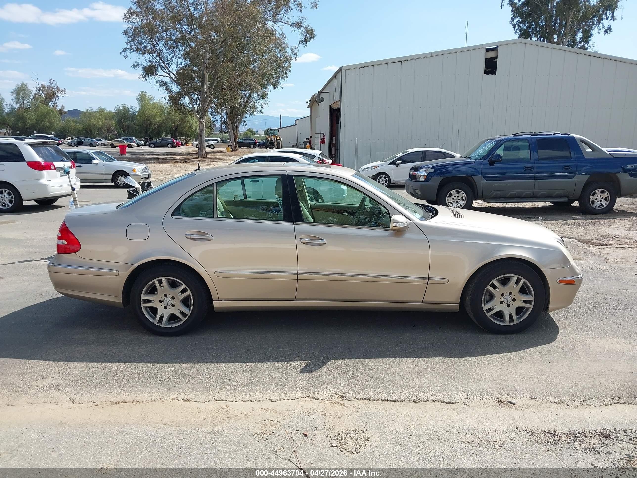 2003 Mercedes-benz E 320   Champagne vin: WDBUF65J83A257909