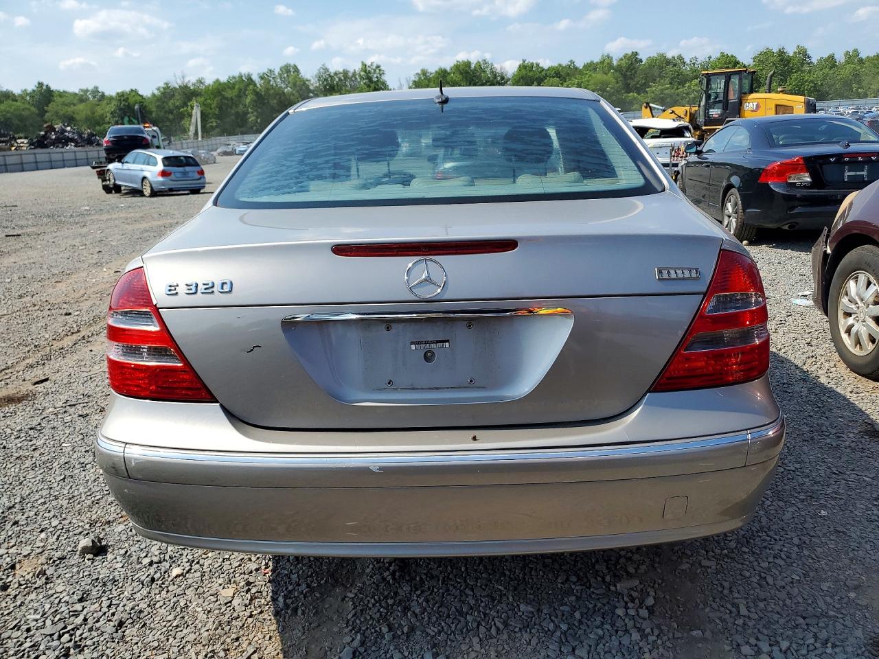 2005 Mercedes-benz E Silver vin: WDBUF65J85A658783