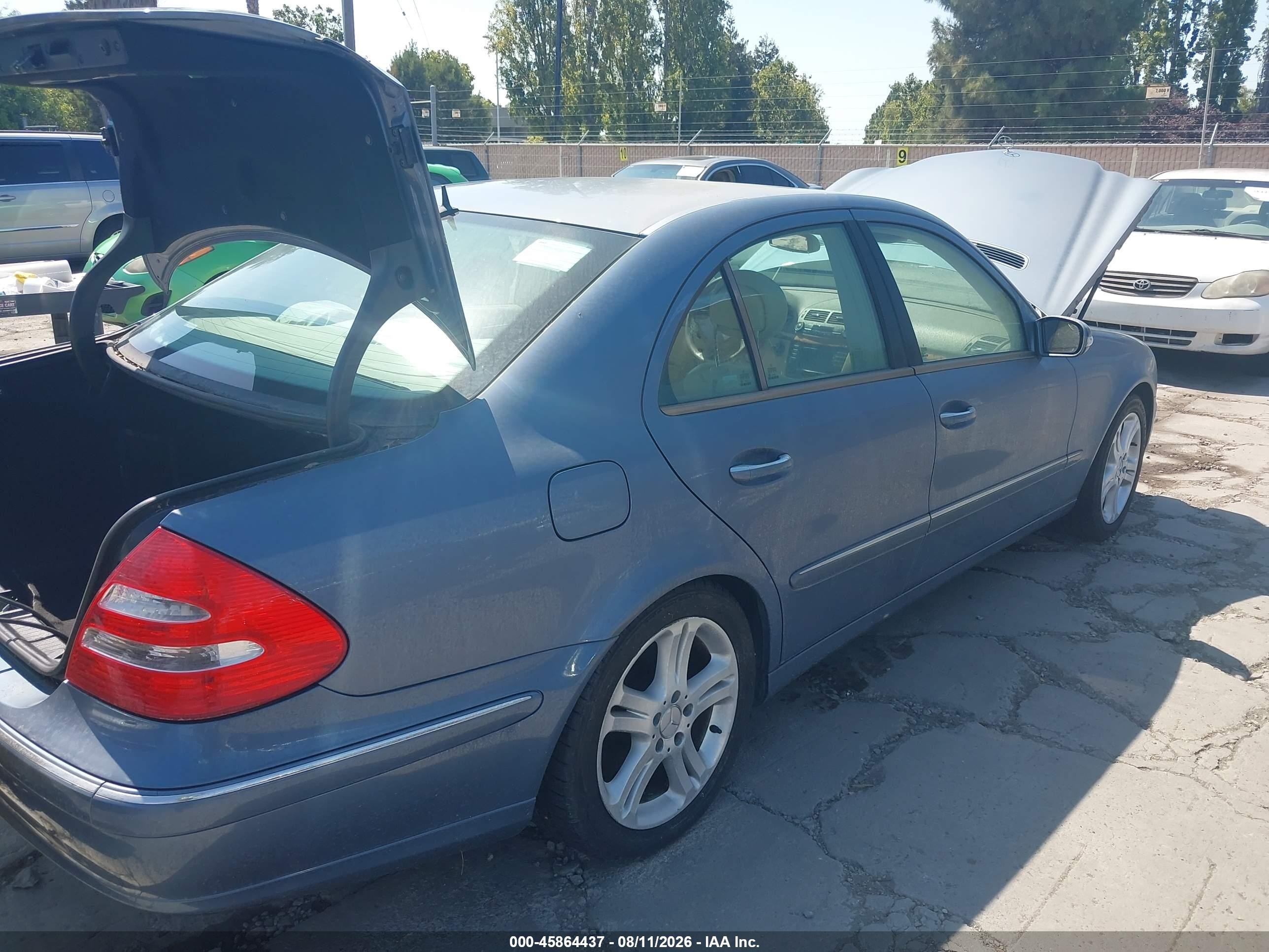 2005 Mercedes-benz E 500   Blue vin: WDBUF70J45A751345