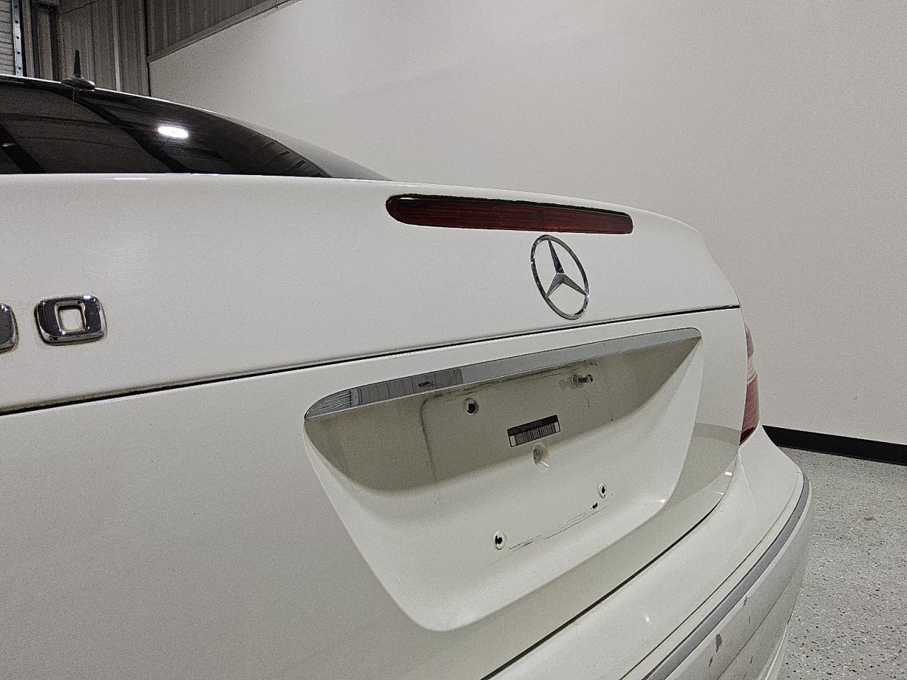 2004 Mercedes-benz E 500 Белый vin: WDBUF70J84A589993 Damage: Deck Lid, Light Scratch, 2 To 3 Inches