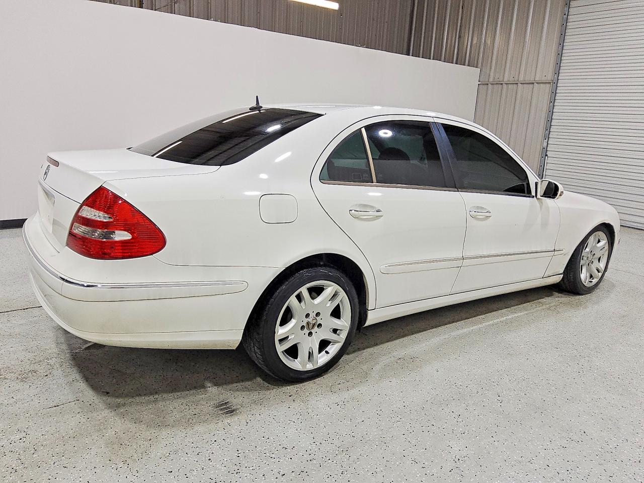 2004 Mercedes-benz E 500 Белый vin: WDBUF70J84A589993