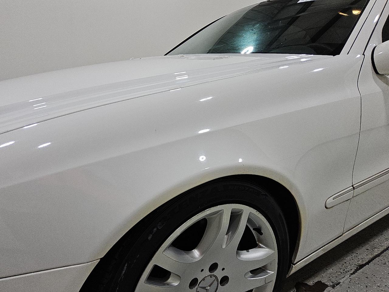 2004 Mercedes-benz E 500 Белый vin: WDBUF70J84A589993 Damage: Left Front Fender, Light Scratch, > 12 Inches