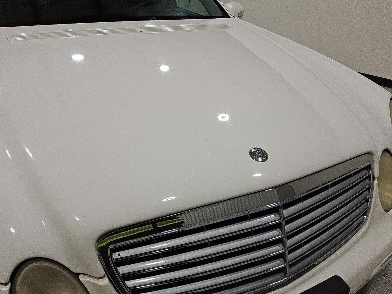 2004 Mercedes-benz E 500 Белый vin: WDBUF70J84A589993 Damage: Hood, Chipped, 3