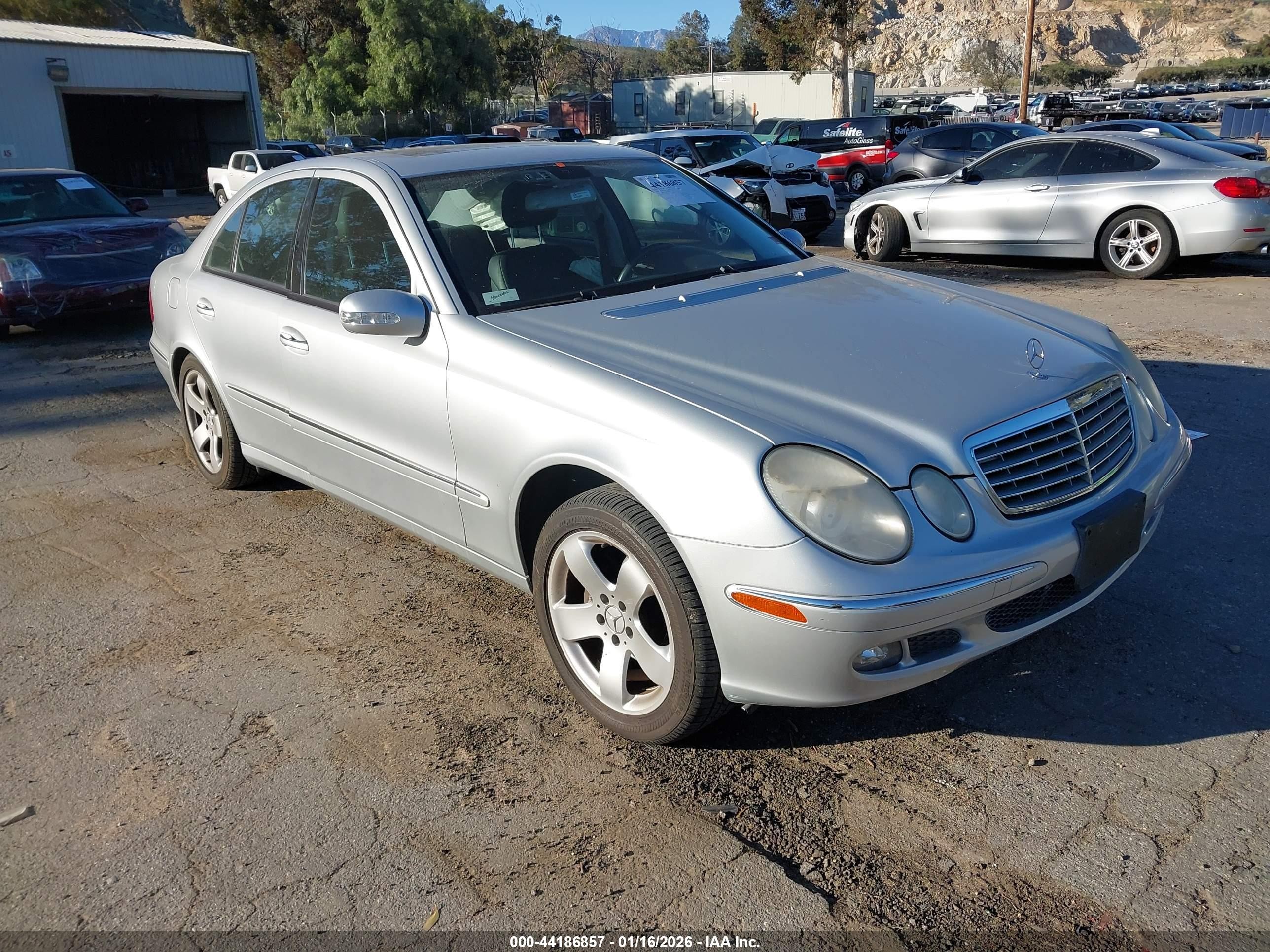 2006 Mercedes-benz E 500   Серебряный vin: WDBUF70J86A895739