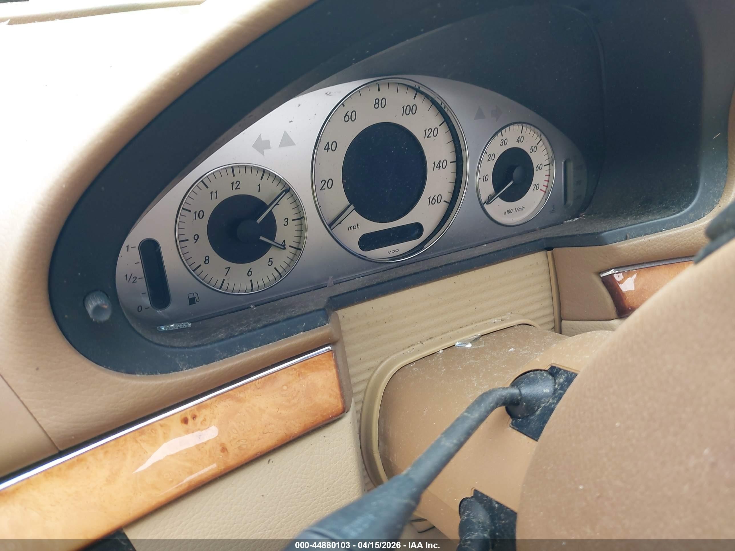 2008 Mercedes-benz E 550   Maroon vin: WDBUF72X28B313388
