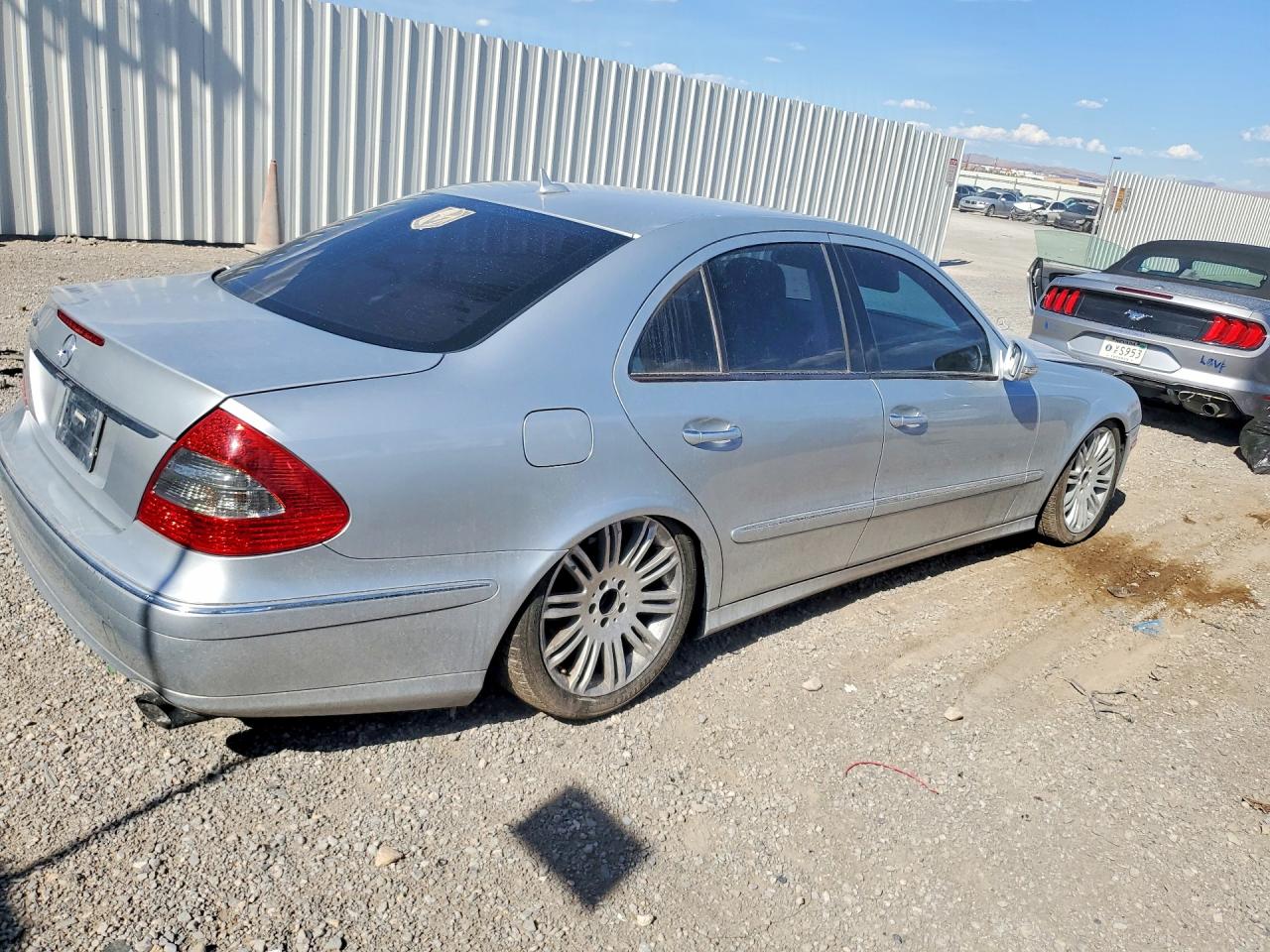 2007 Mercedes-benz E 550 Silver vin: WDBUF72X37B051069