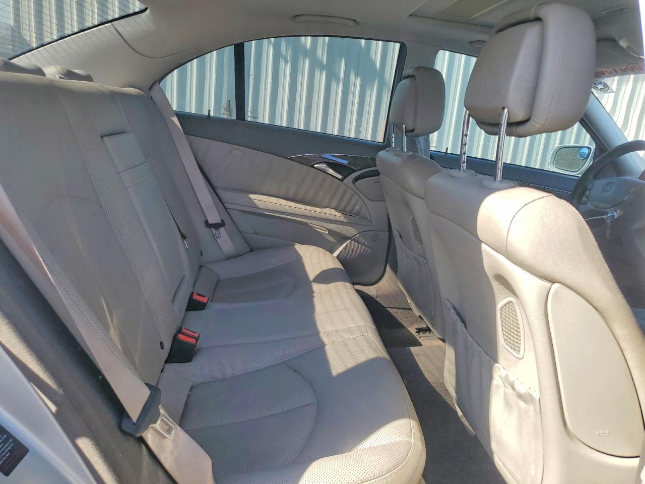 2007 Mercedes-benz E 550 Silver vin: WDBUF72X37B051069