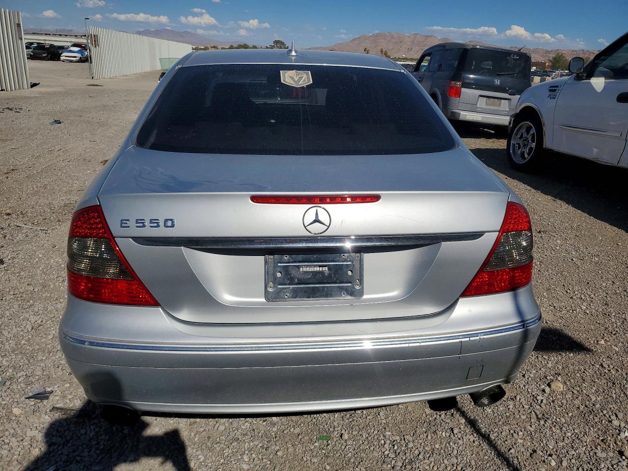 2007 Mercedes-benz E 550 Silver vin: WDBUF72X37B051069