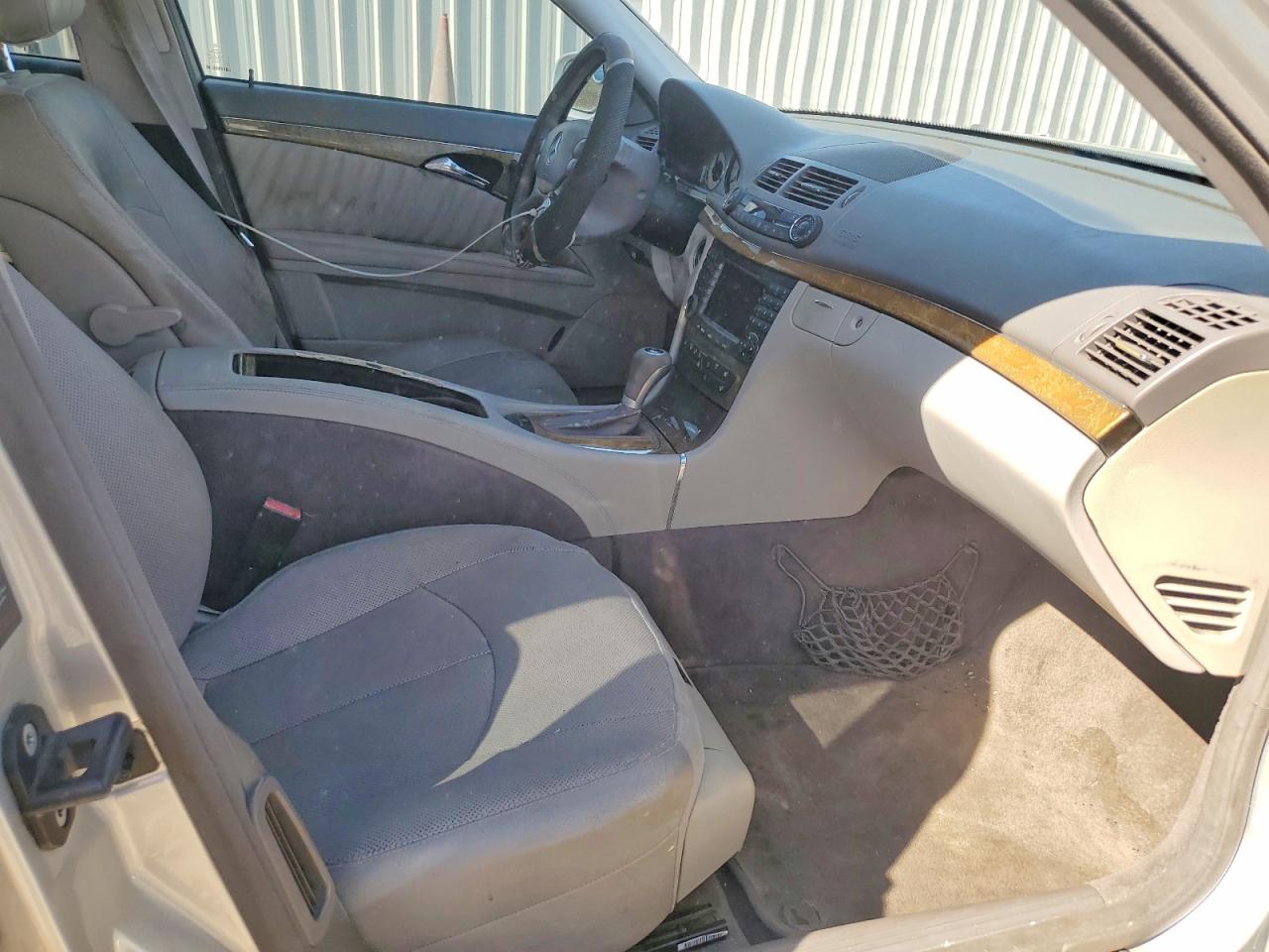 2007 Mercedes-benz E 550 Silver vin: WDBUF72X37B051069