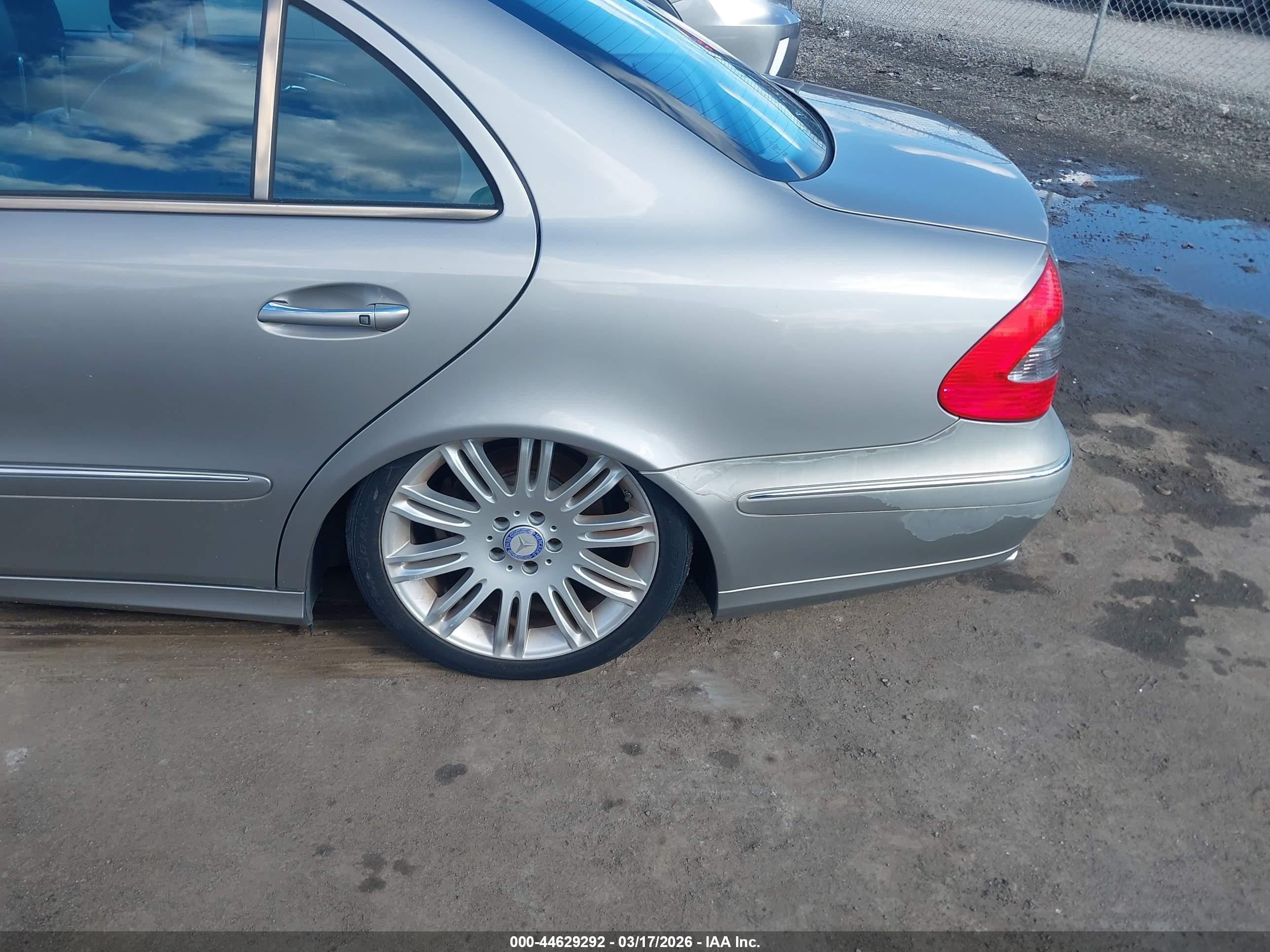 2007 Mercedes-benz E 550   Gray vin: WDBUF72X47B074716