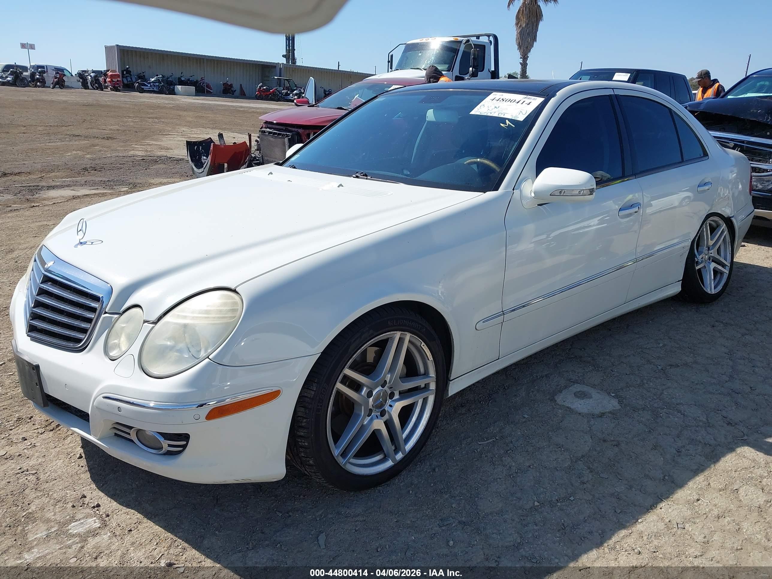 2007 Mercedes-benz E 550   White vin: WDBUF72X47B098966